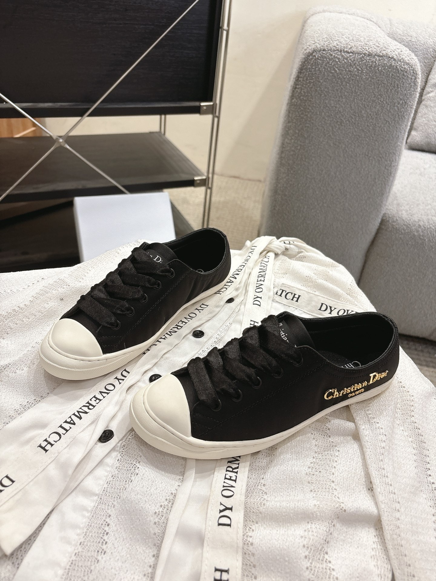 디* 25ss 신상 새틴화 스니커즈