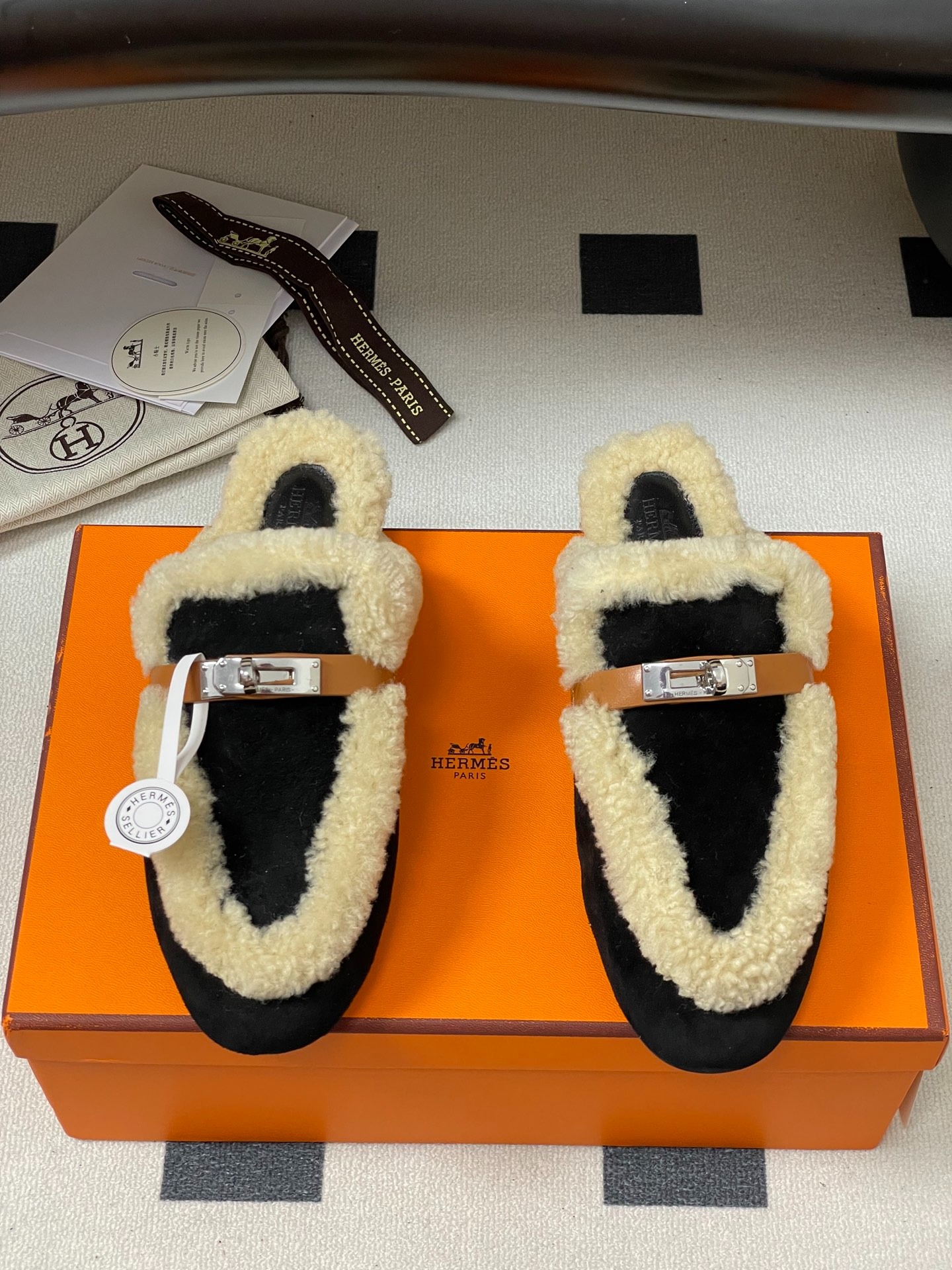 에*메스 오즈울 뮬러 클래식 켈리백 세미슬리퍼