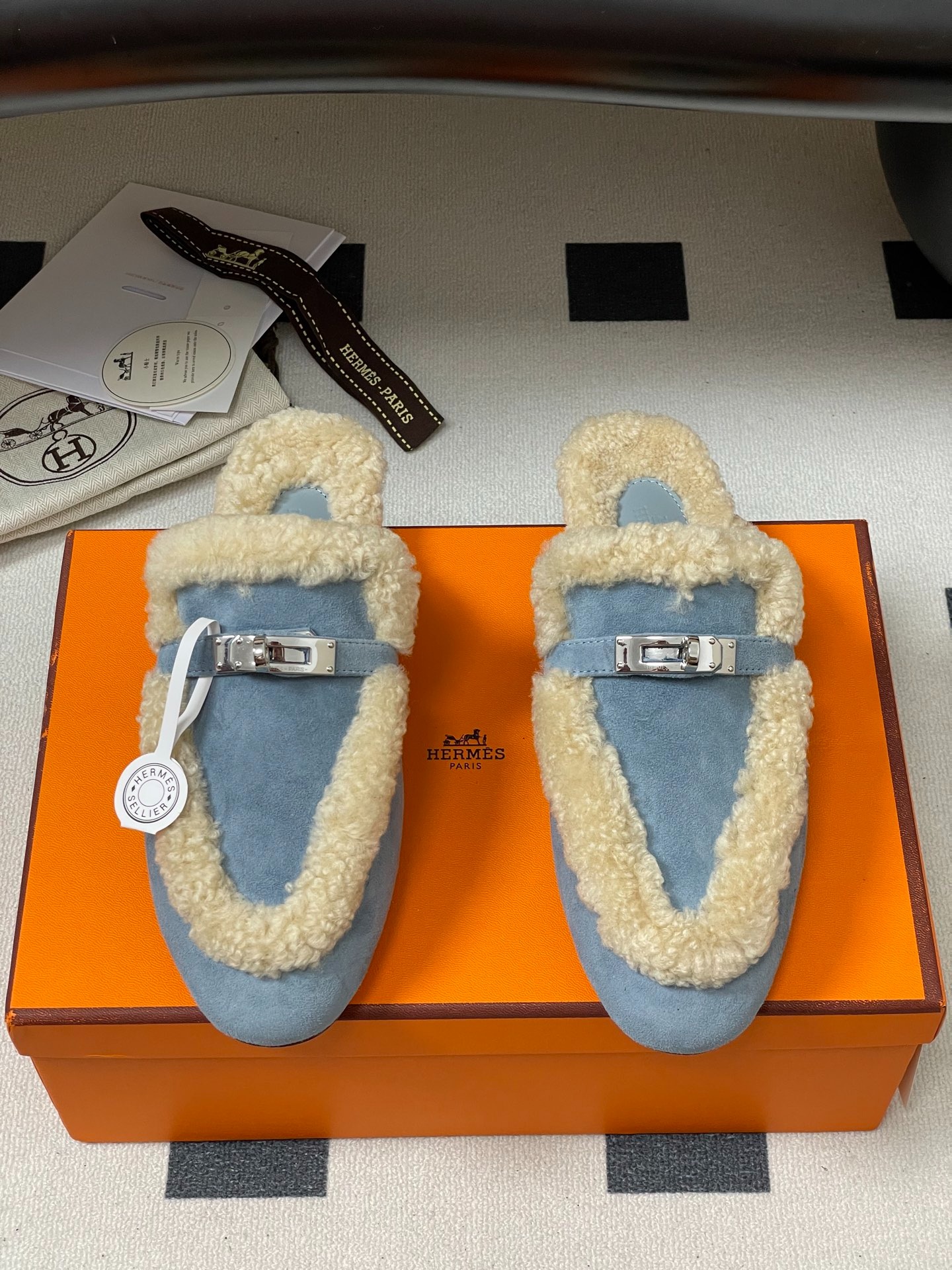 에*메스 오즈울 뮬러 클래식 켈리백 세미슬리퍼