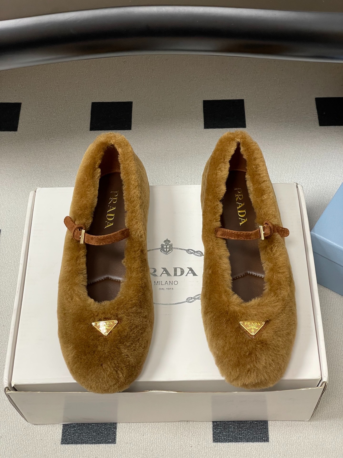 프*다 25S 신상 울 발레 플랫 퍼 메리제인 플랫