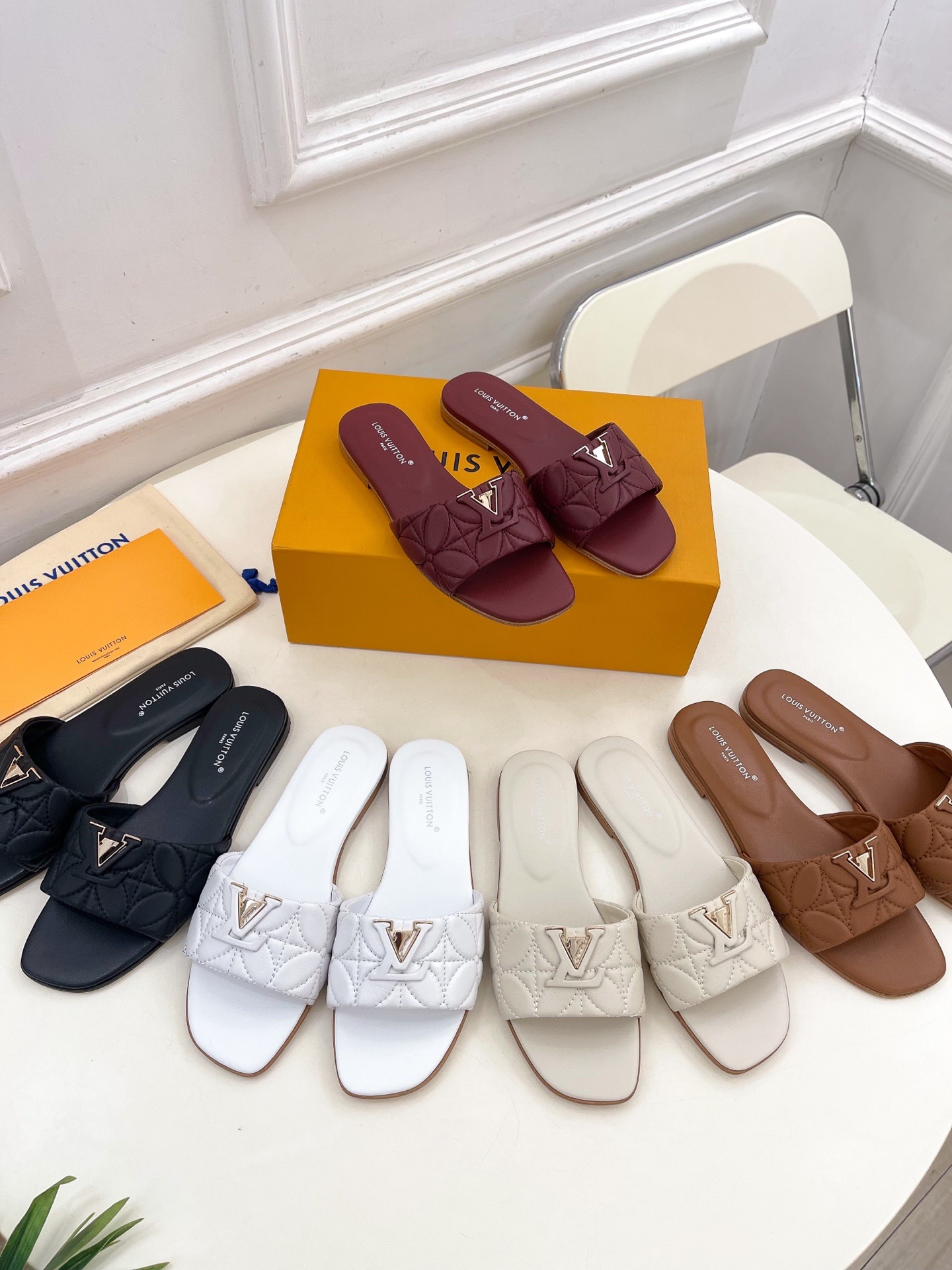 루*비통 25 뉴 프리미엄 레터링 슬리퍼