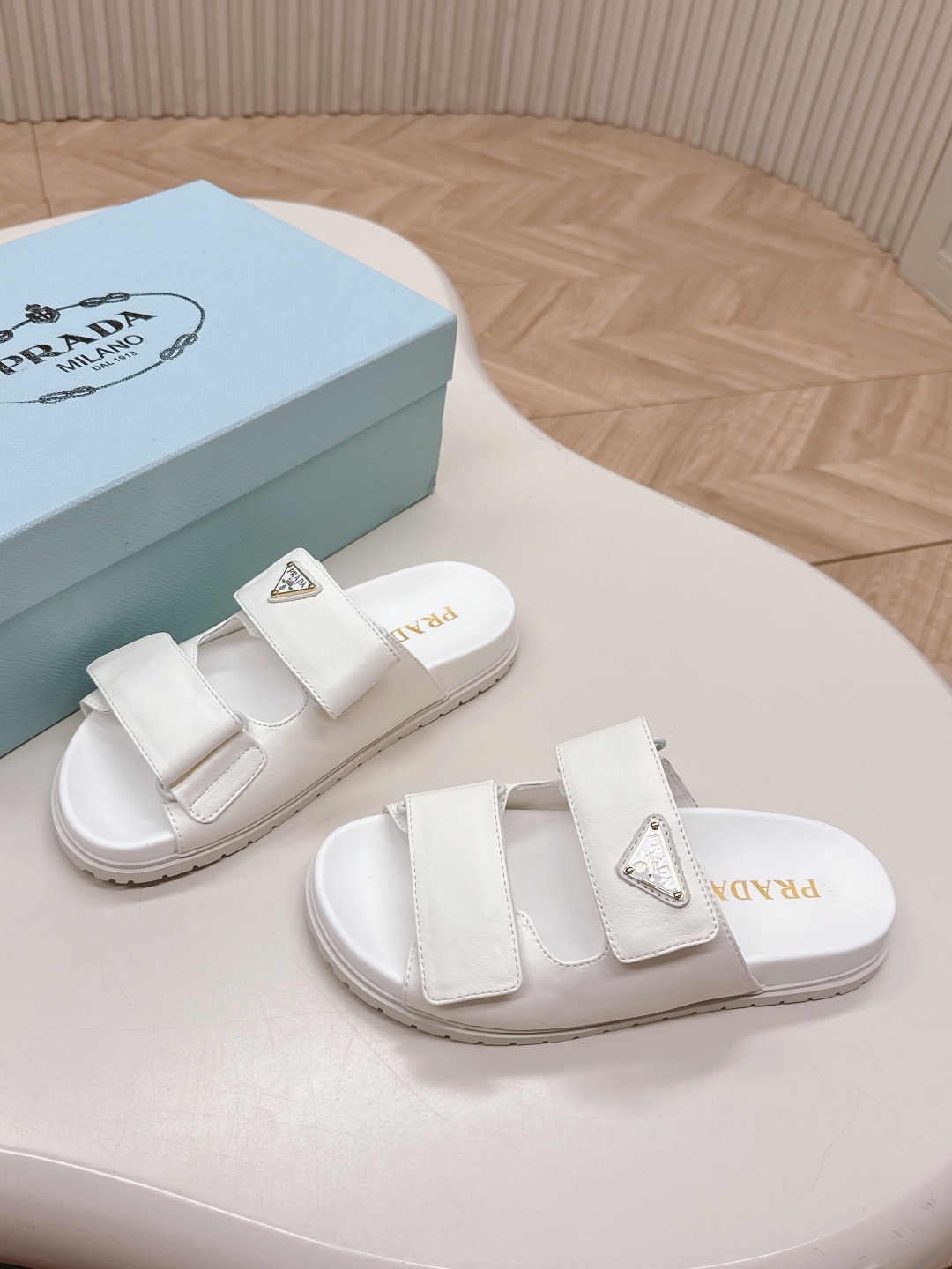 프*다 신상 삼각버클 벨크로 슬리퍼