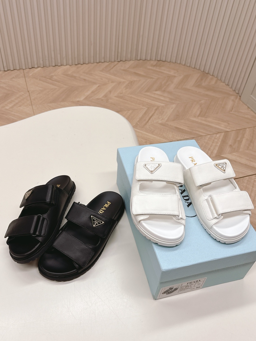 프*다 신상 삼각버클 벨크로 슬리퍼