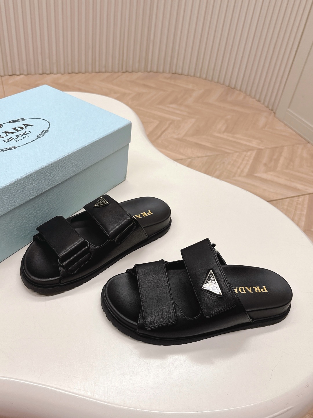 프*다 신상 삼각버클 벨크로 슬리퍼