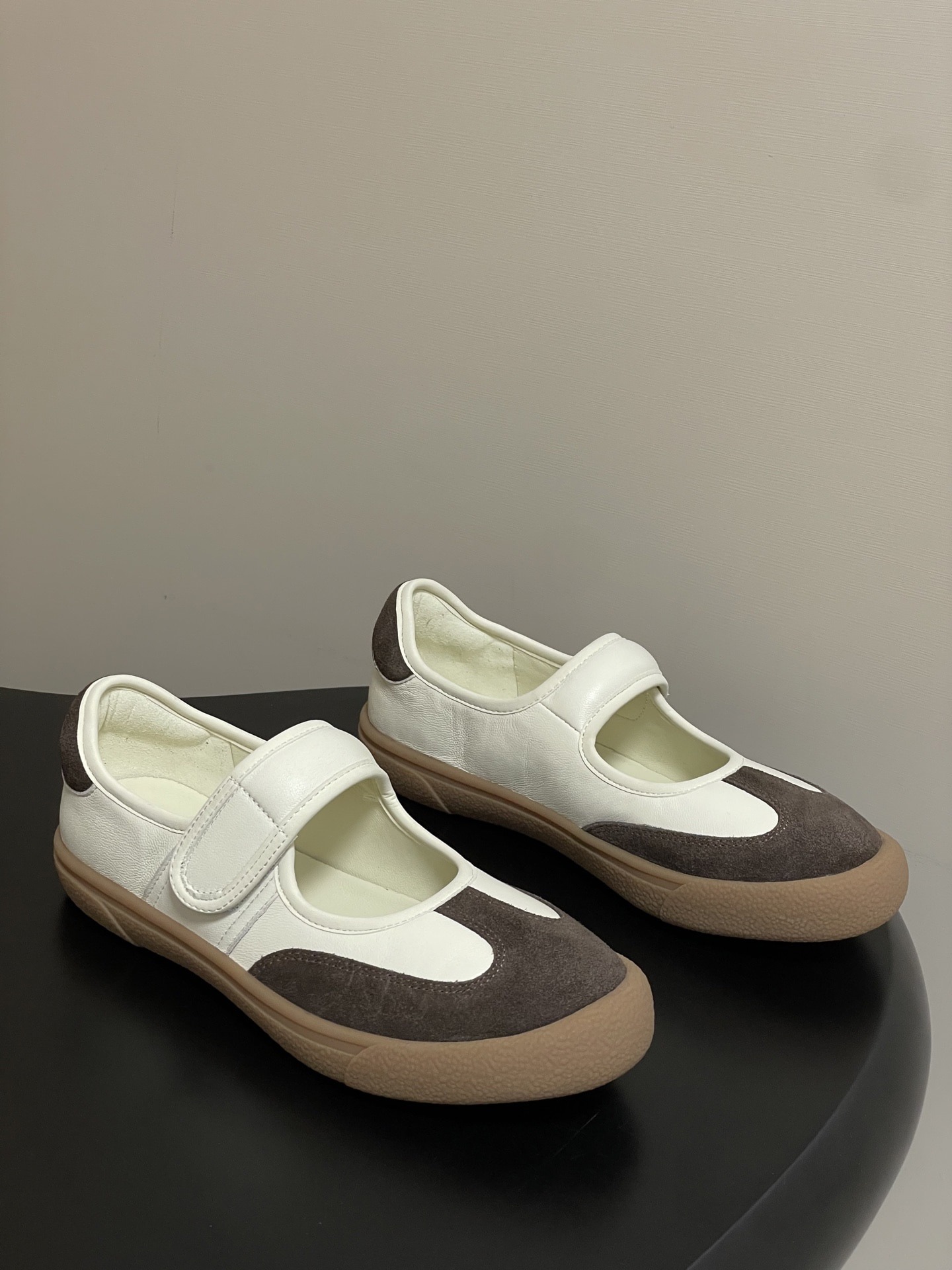 더*우 25 신상 벨크로 플랫슈즈