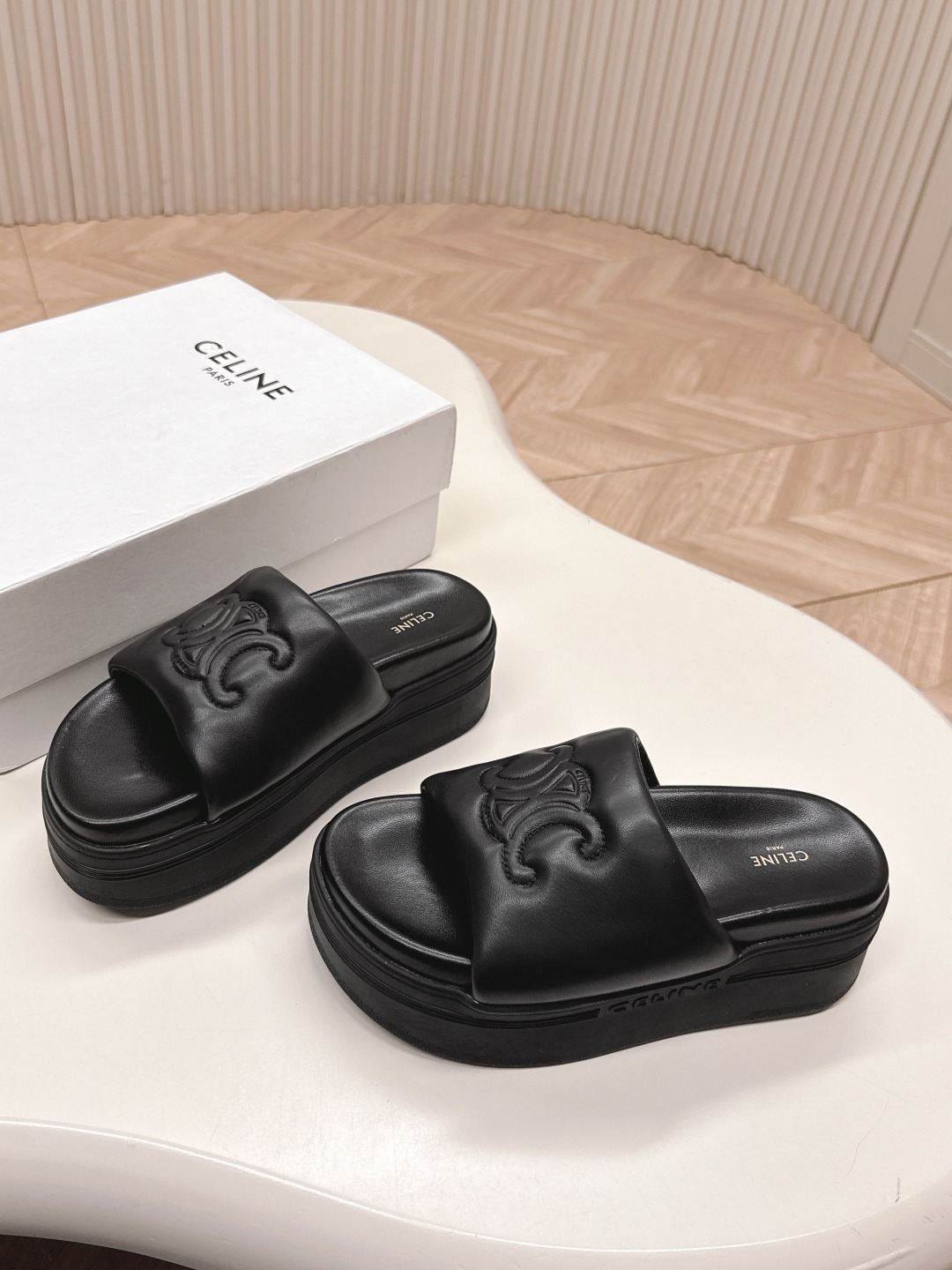 셀*느 2025ss 통굽 슬리퍼