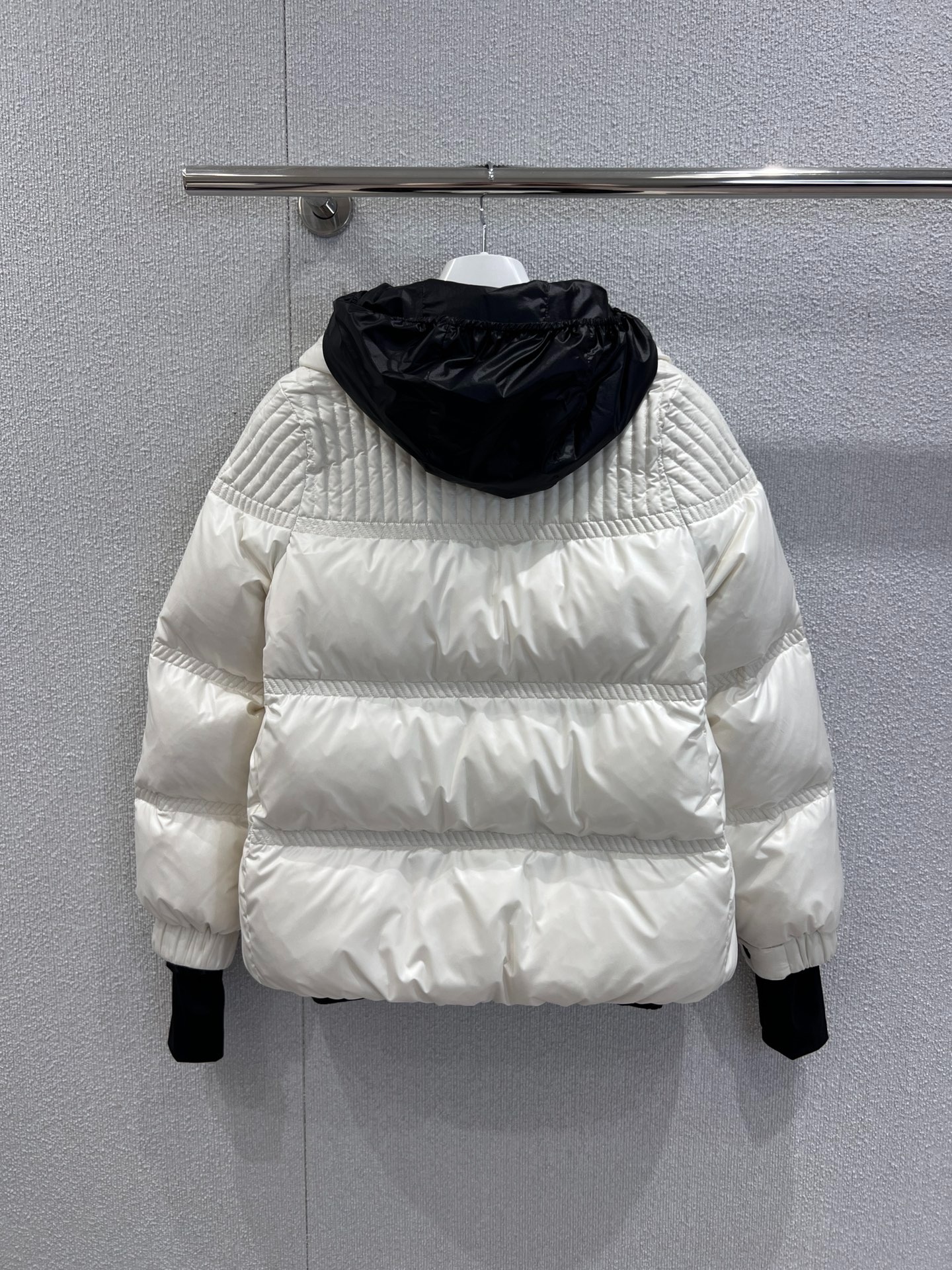 몽*레르 25FW 신상 숏 스키 컬렉션 패치 패딩