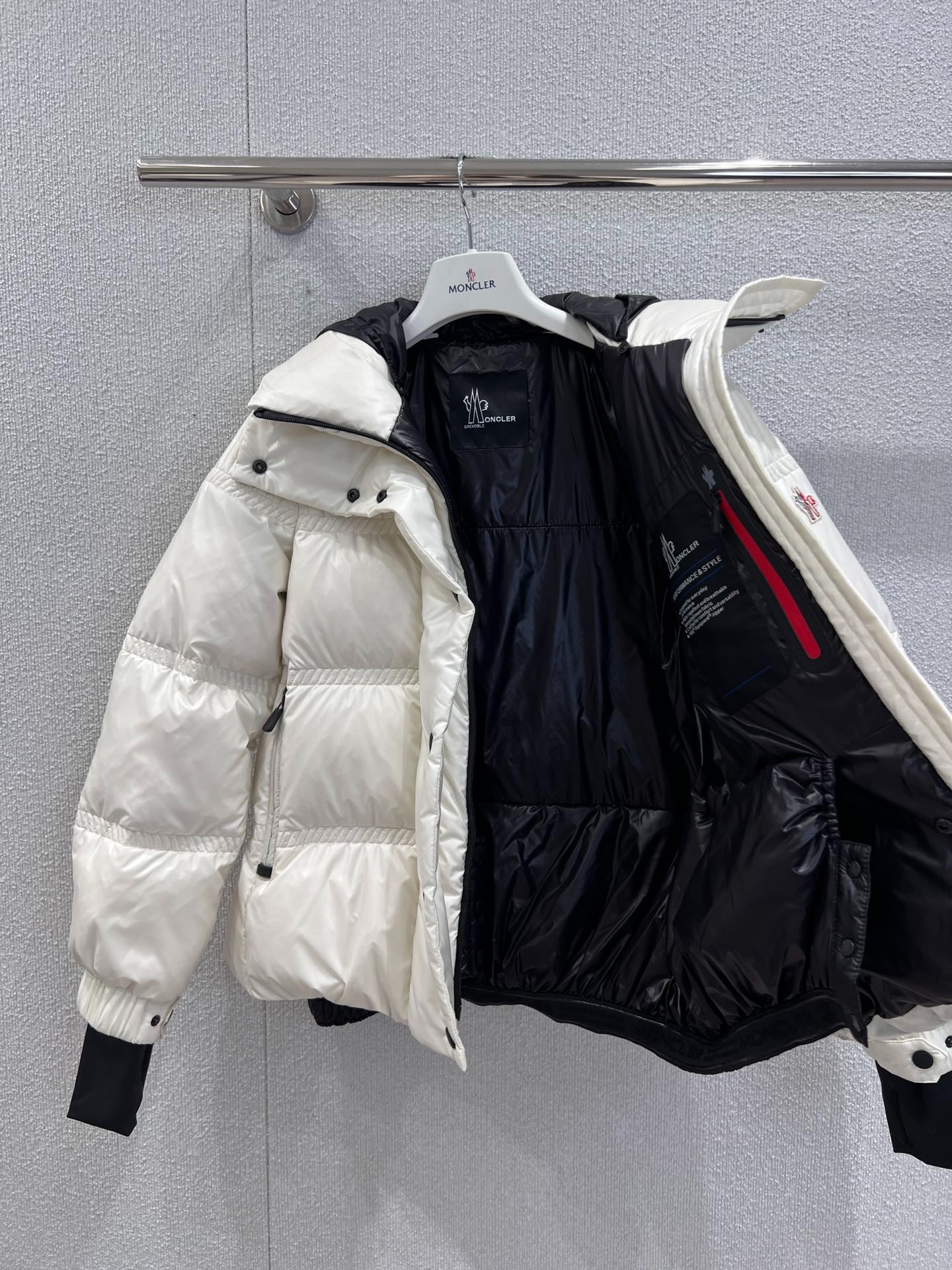 몽*레르 25FW 신상 숏 스키 컬렉션 패치 패딩