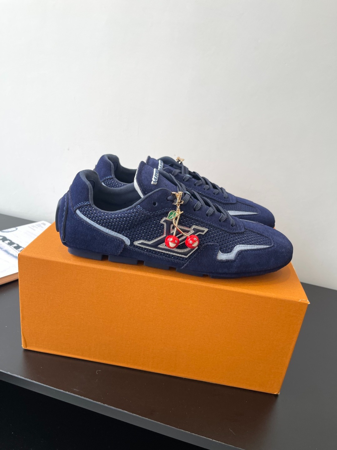 루*비통 신상 스니커즈