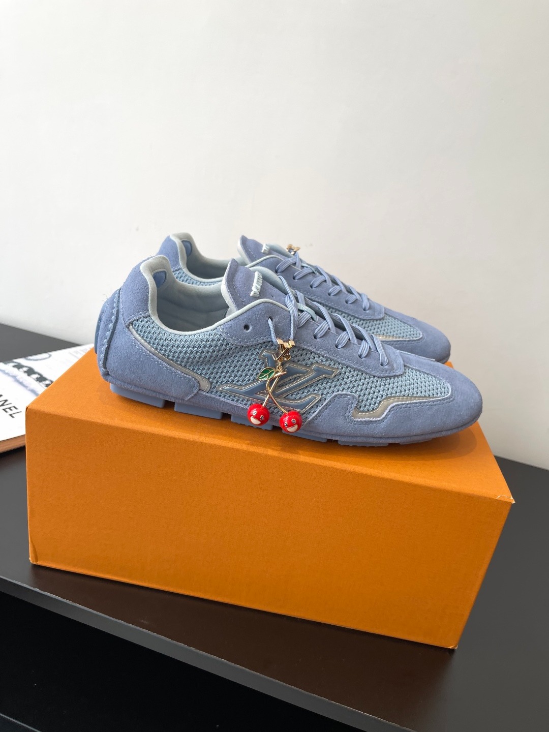 루*비통 신상 스니커즈