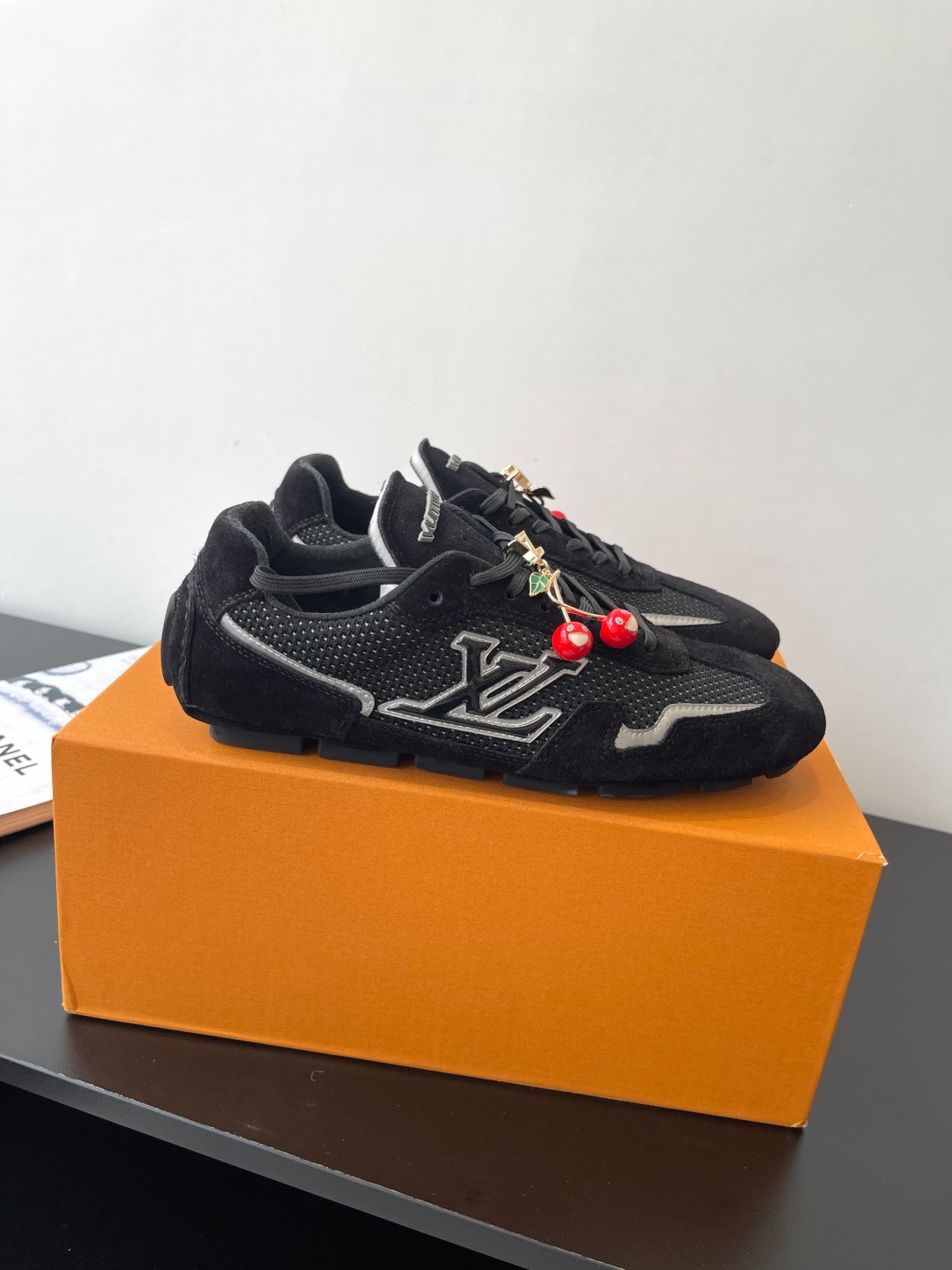 루*비통 신상 스니커즈