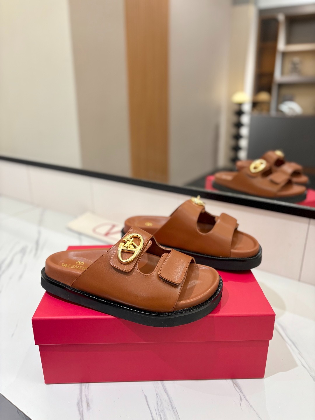 발*티노 2025ss 신상 슬리퍼