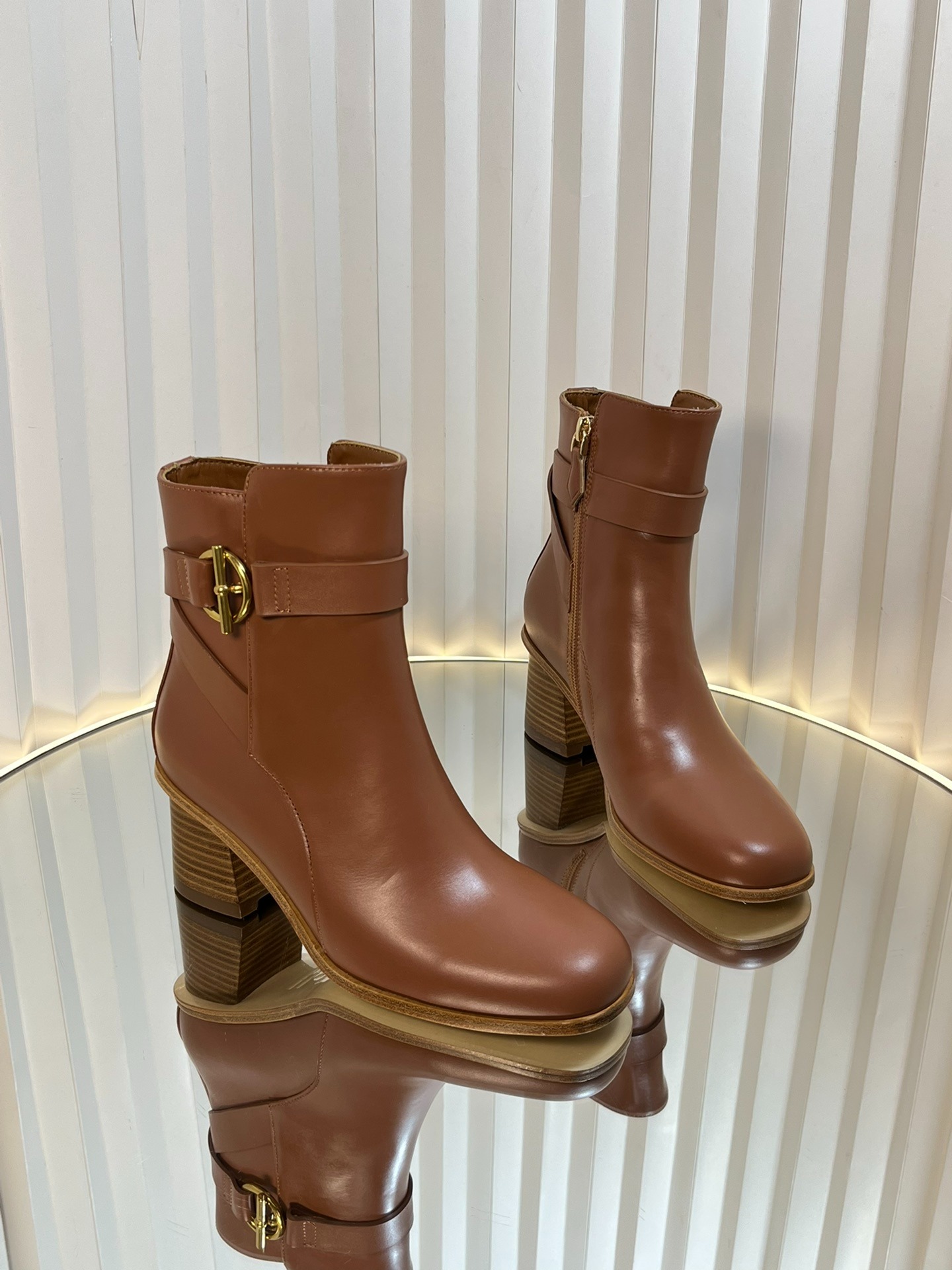 에*메스 가죽 앵클 부츠