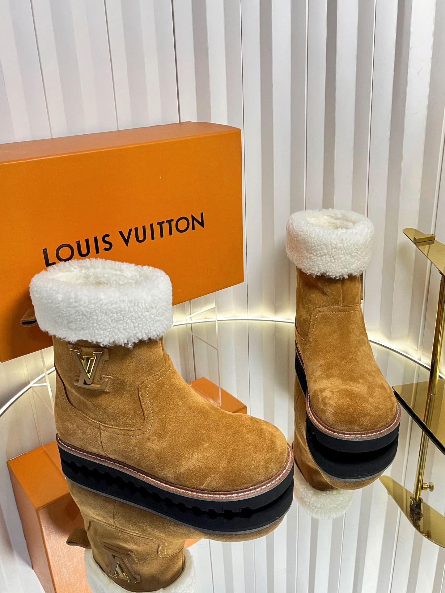 루*비통 신상 양털 앵클부츠