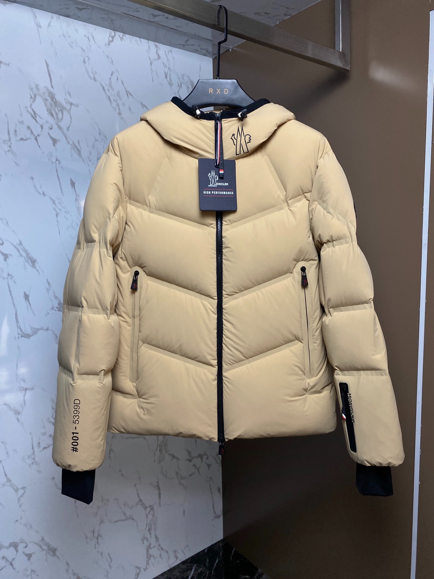 몽클레어 아세사즈 숏후드 구스다운