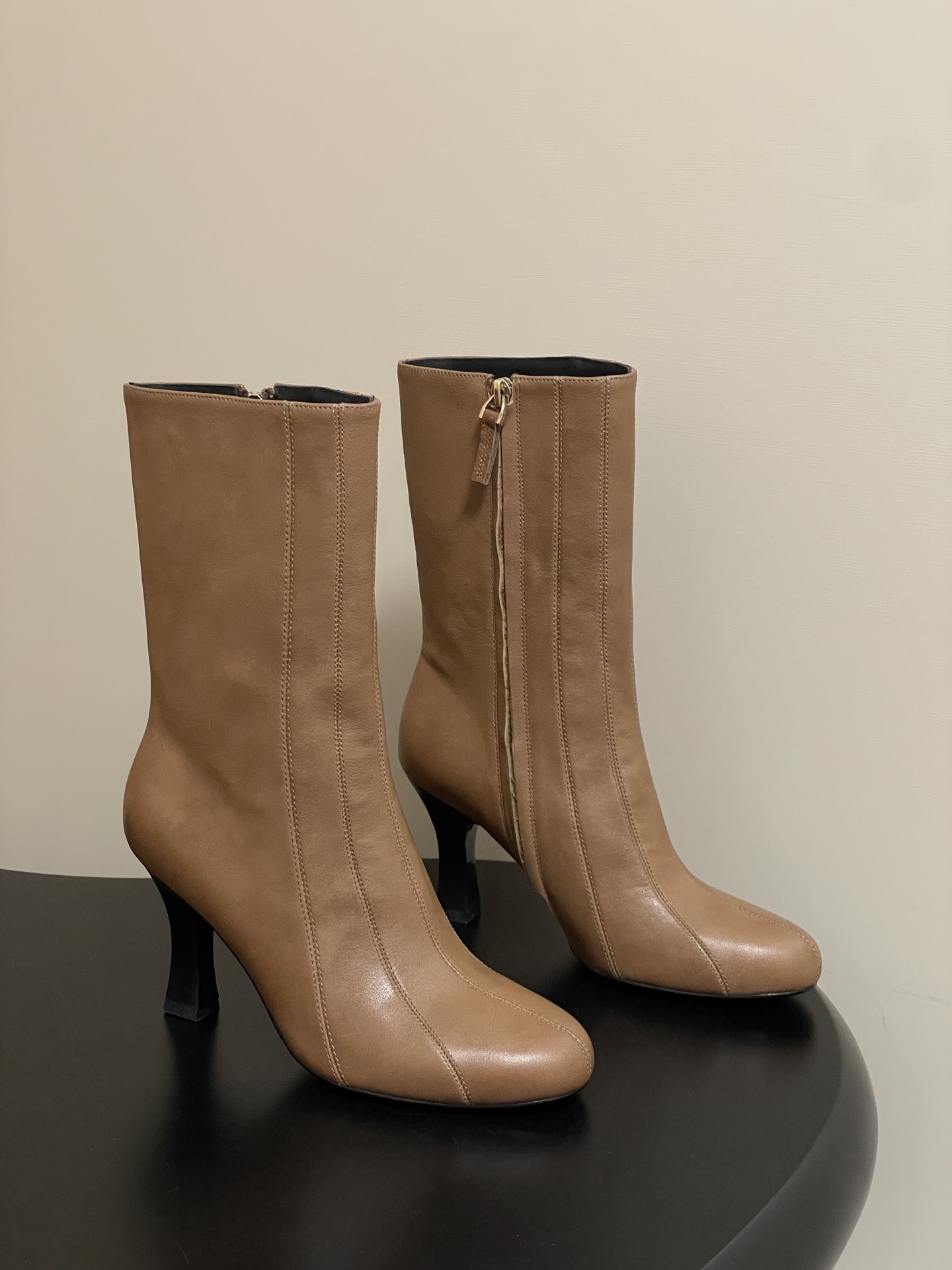 더*우 25ss 신상 스틸레토 앵클부츠