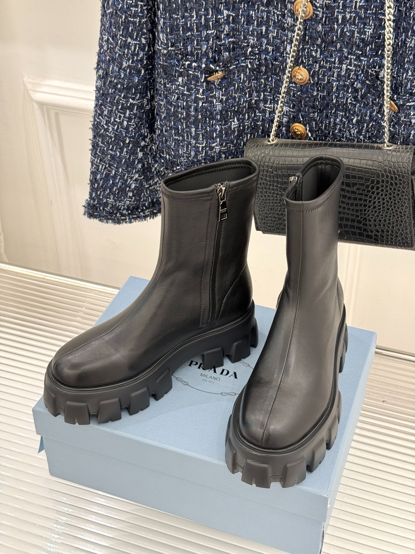 프*다 모놀리스 브러시드 가죽 첼시부츠