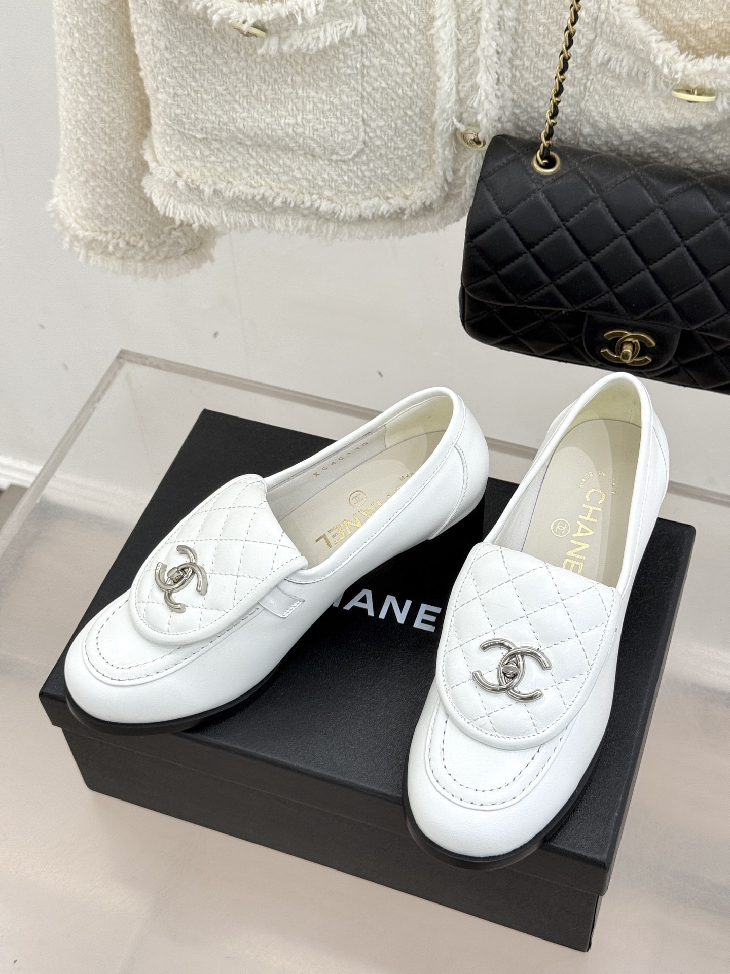 샤* 클래식 더블C 힐 로퍼