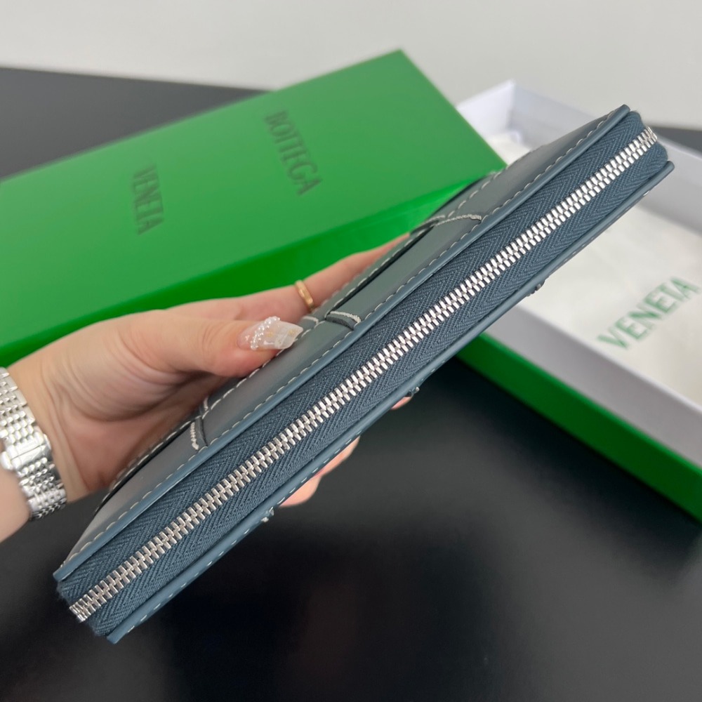 보*가베네타 카세트 지퍼 어라운드 지갑 748054