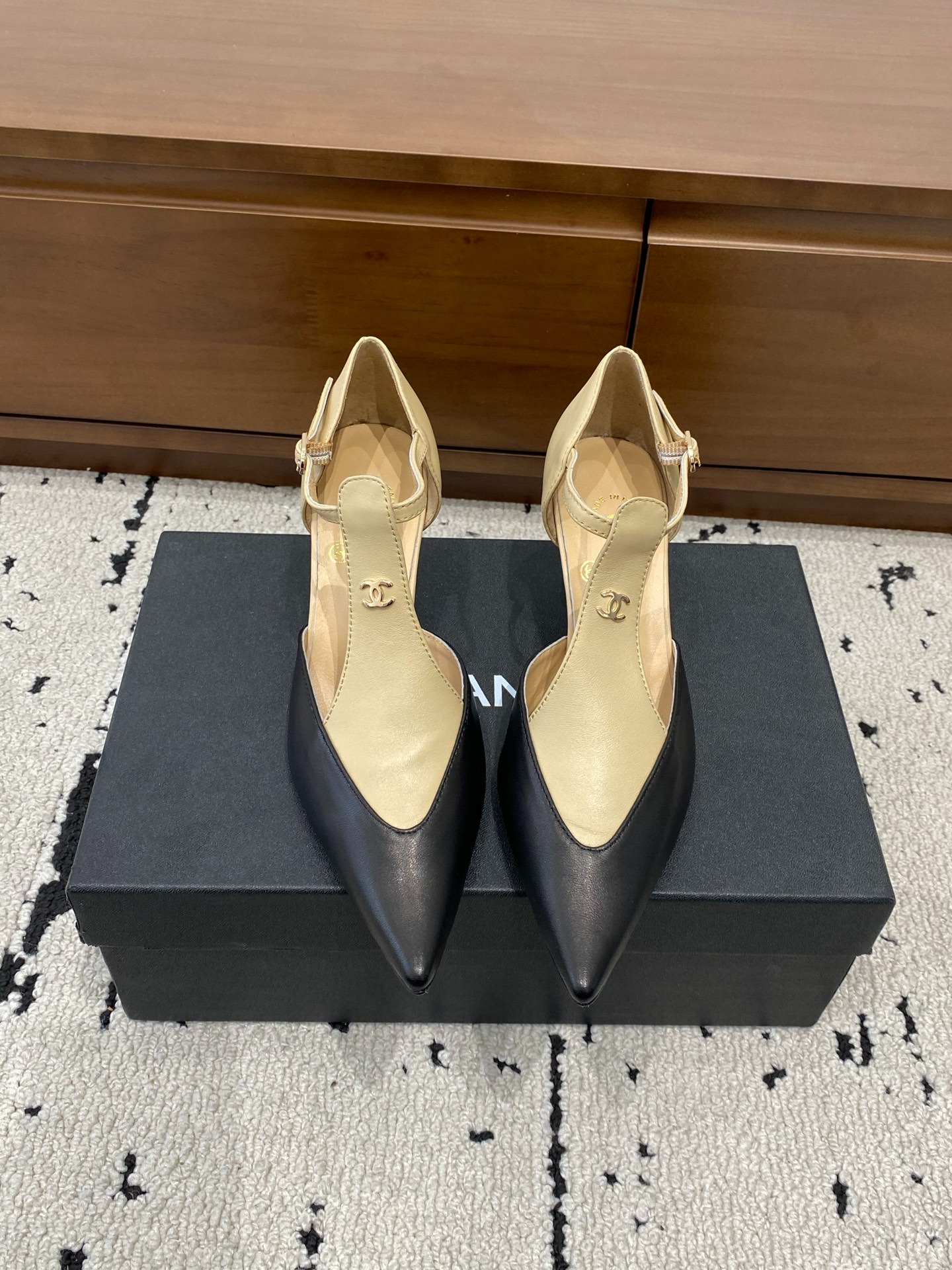 샤* 26 스틸레토 펌프스