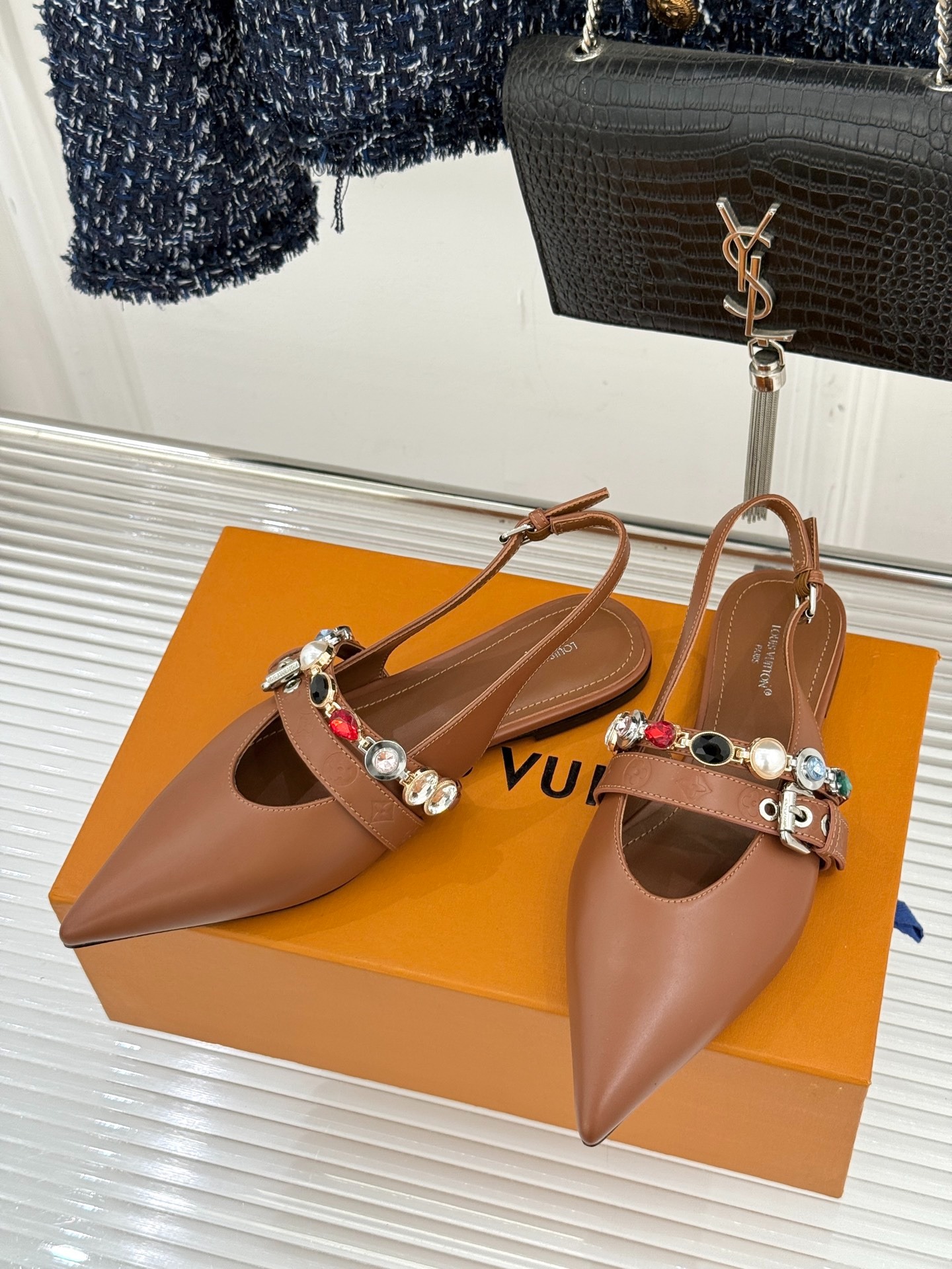 루*비통 신상 체인 스틸레토 샌들