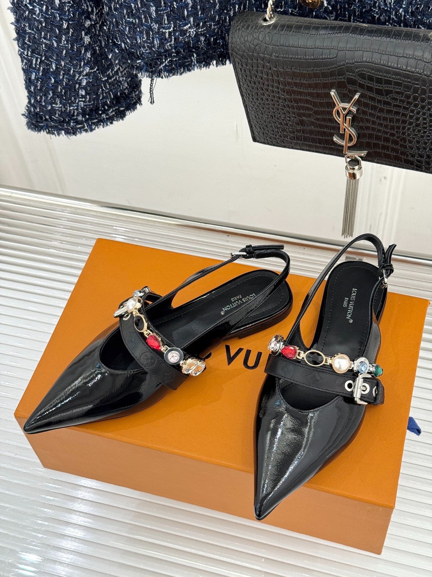 루*비통 신상 체인 스틸레토 샌들