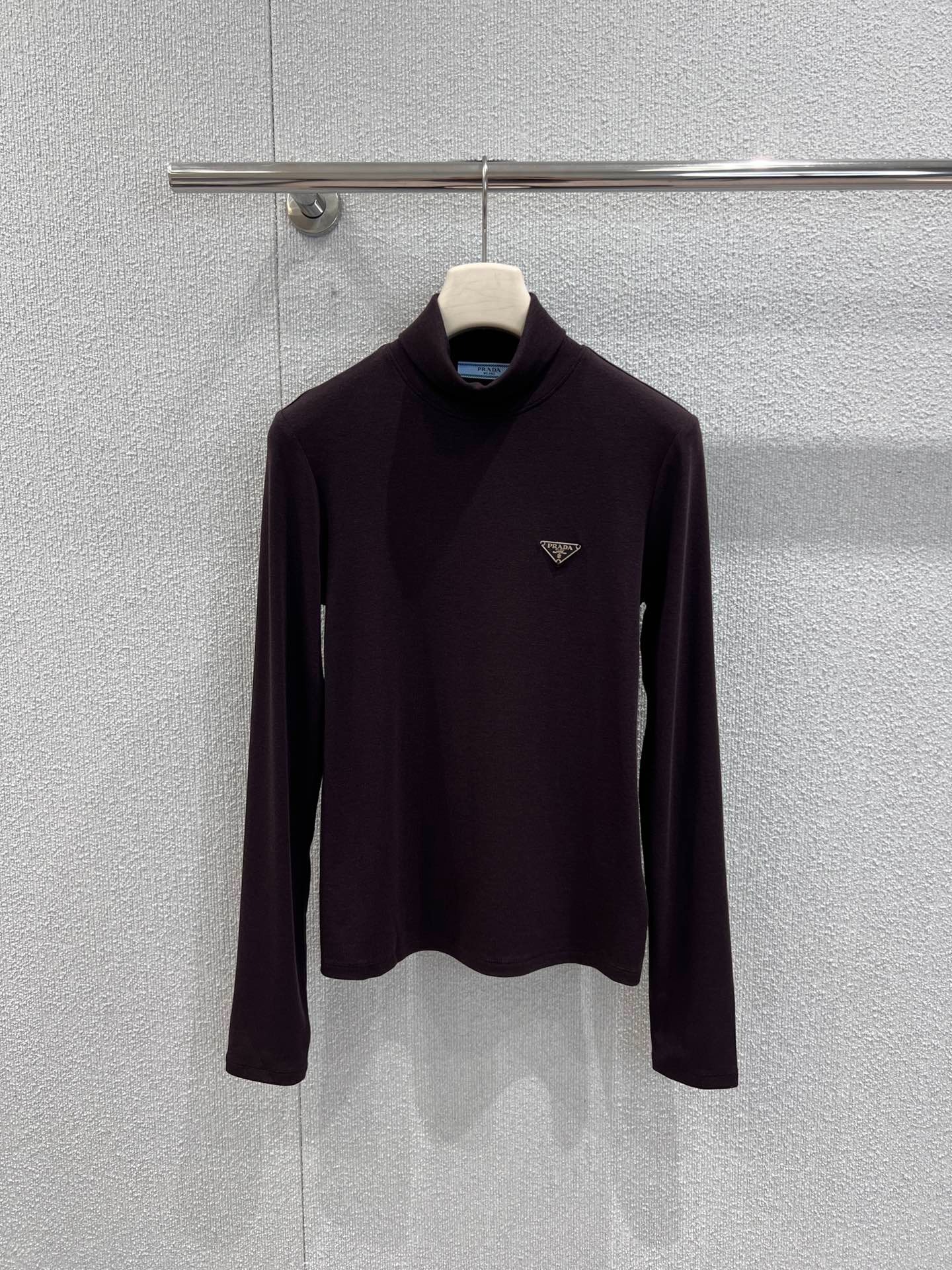 프*다 신상 터틀넥 긴팔