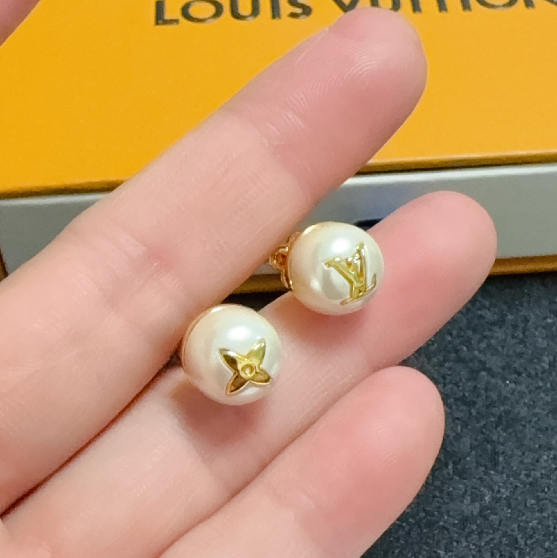 루*비통 레터링 고퀄리티 진주 화이트 이어링