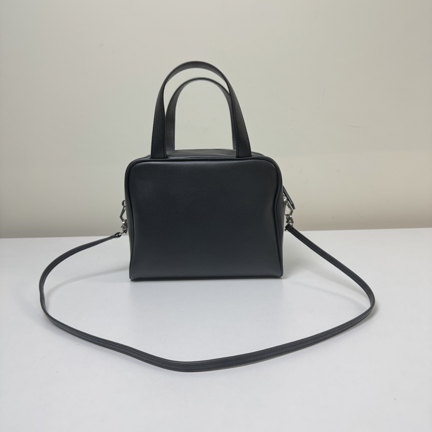 더로우 블랙 레이 도트백