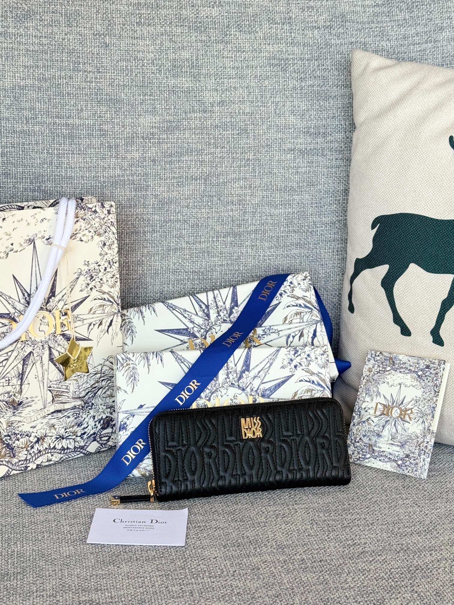 디* Miss D1OR Freesia 장지갑