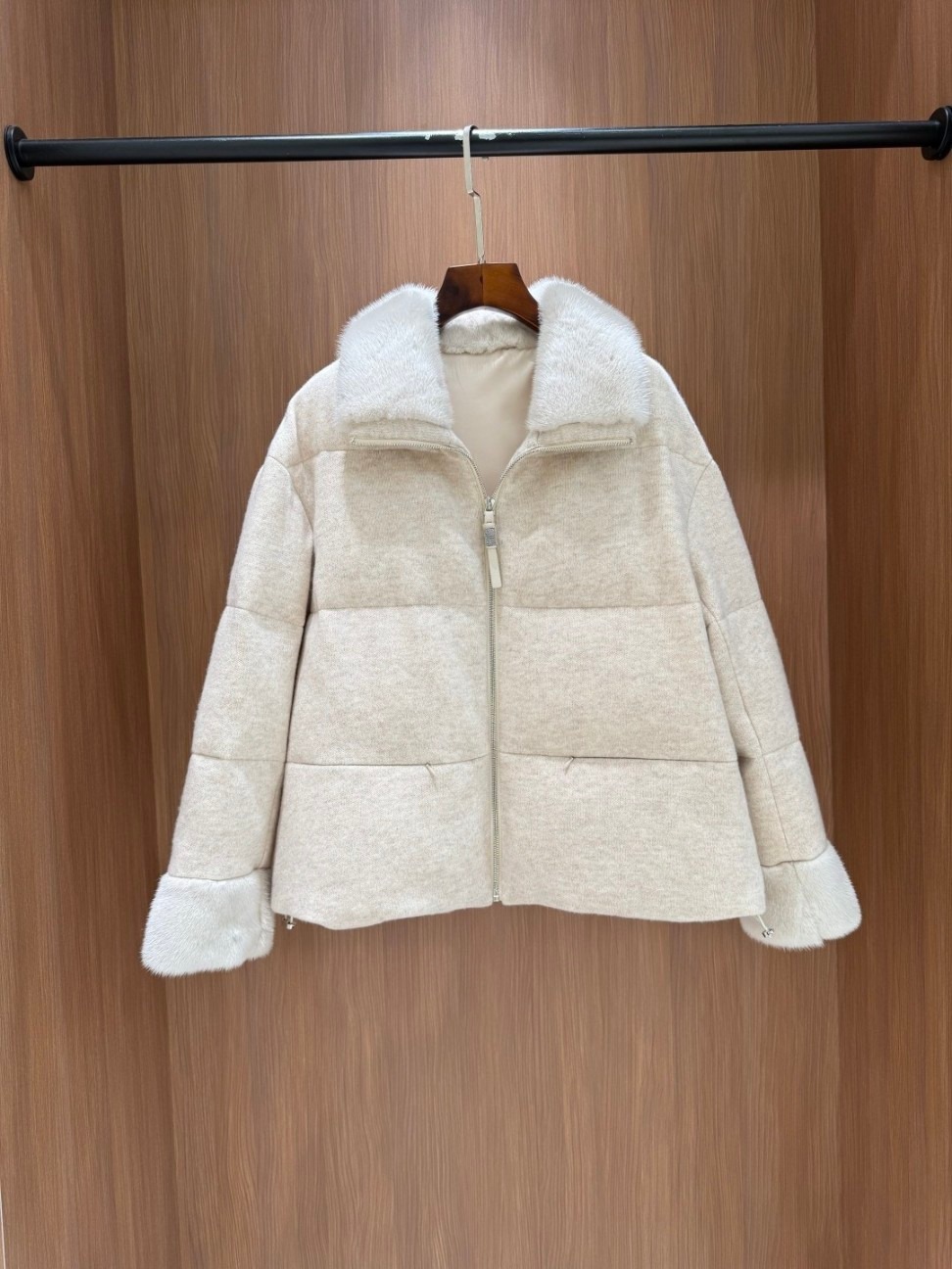 브루넬로 쿠치넬리 시어링 구스다운 패딩