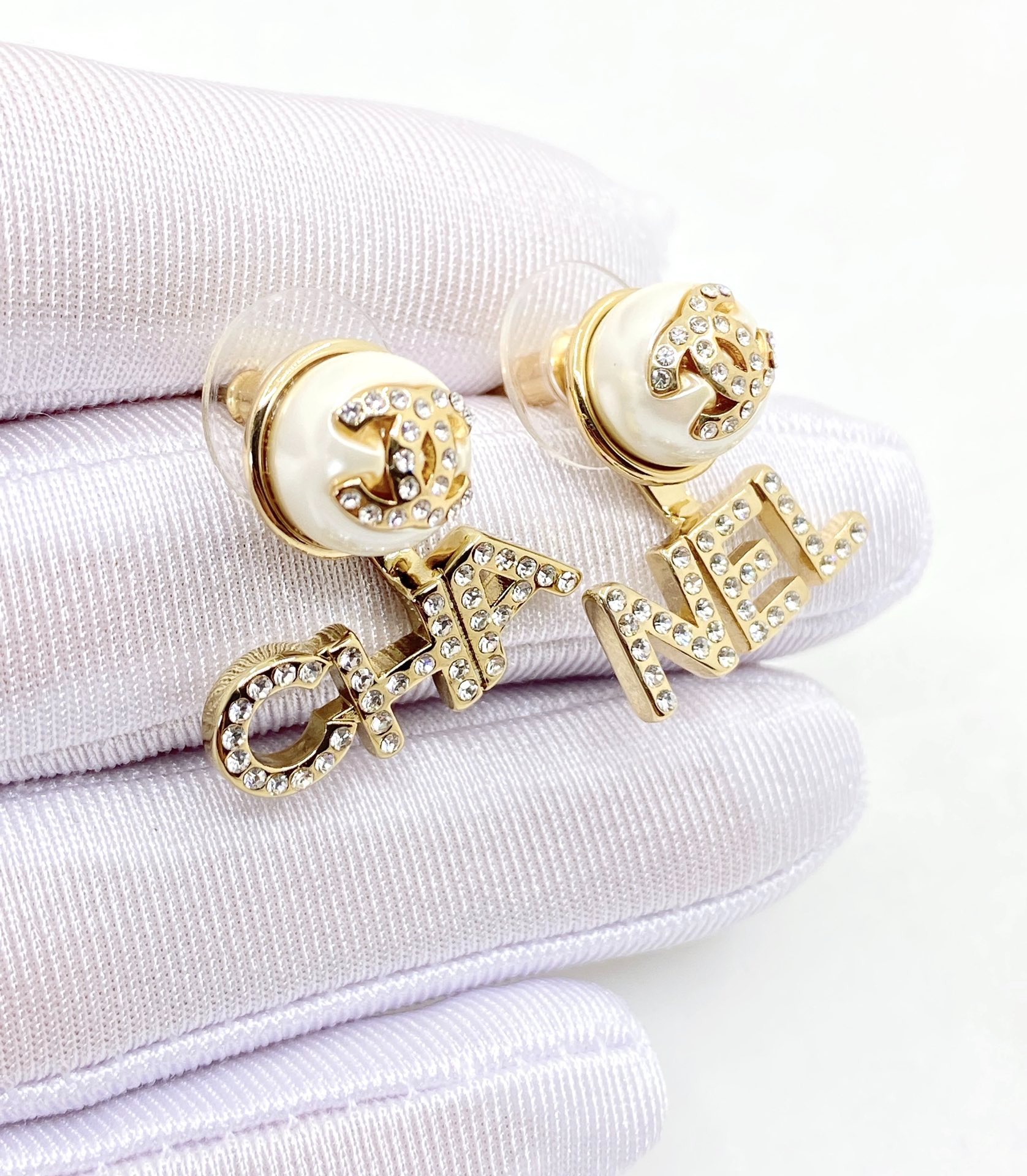 샤* 신상 레터링 귀걸이