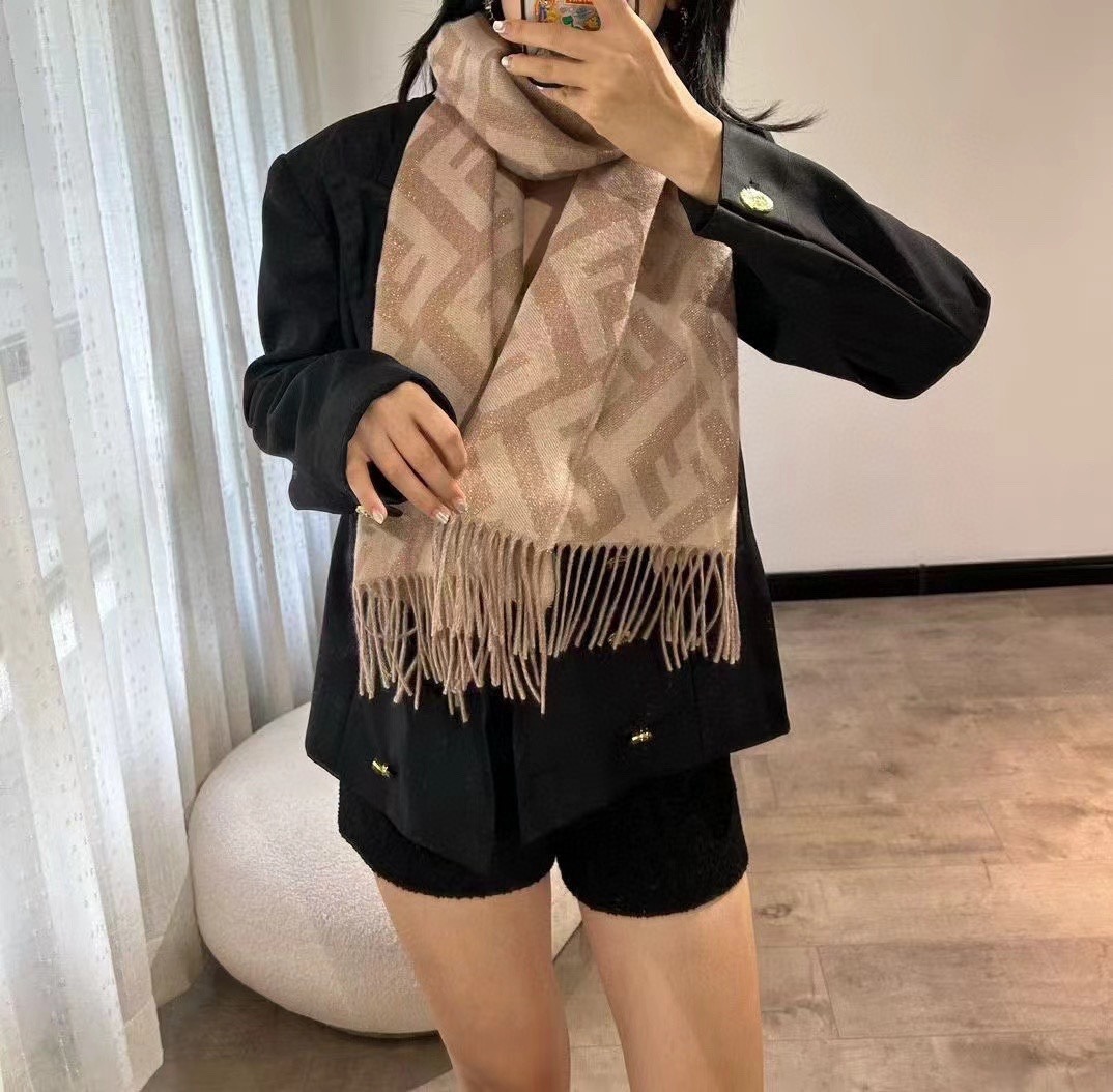 펜* 이태리 직수입 원단 금실 스카프