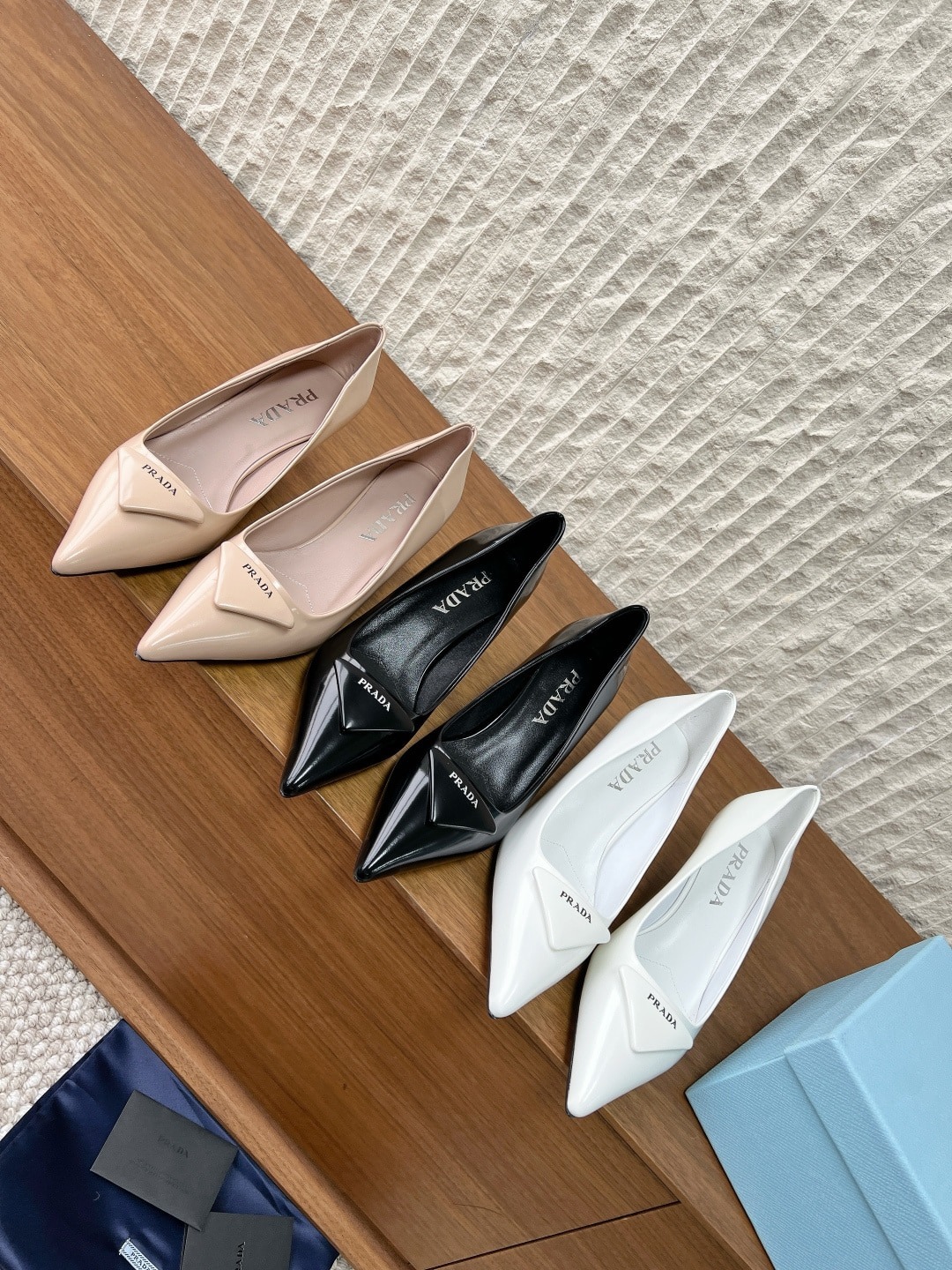 프*다 26ss 봄 신상 삼각로고 힐