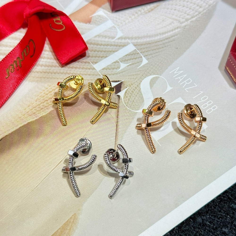 까*띠에 크로스 너트 귀걸이