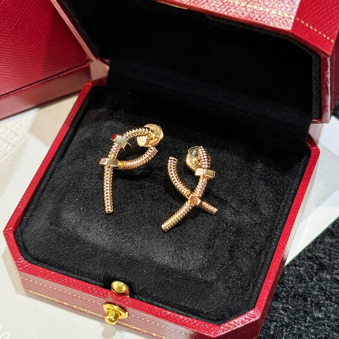 까*띠에 크로스 너트 귀걸이