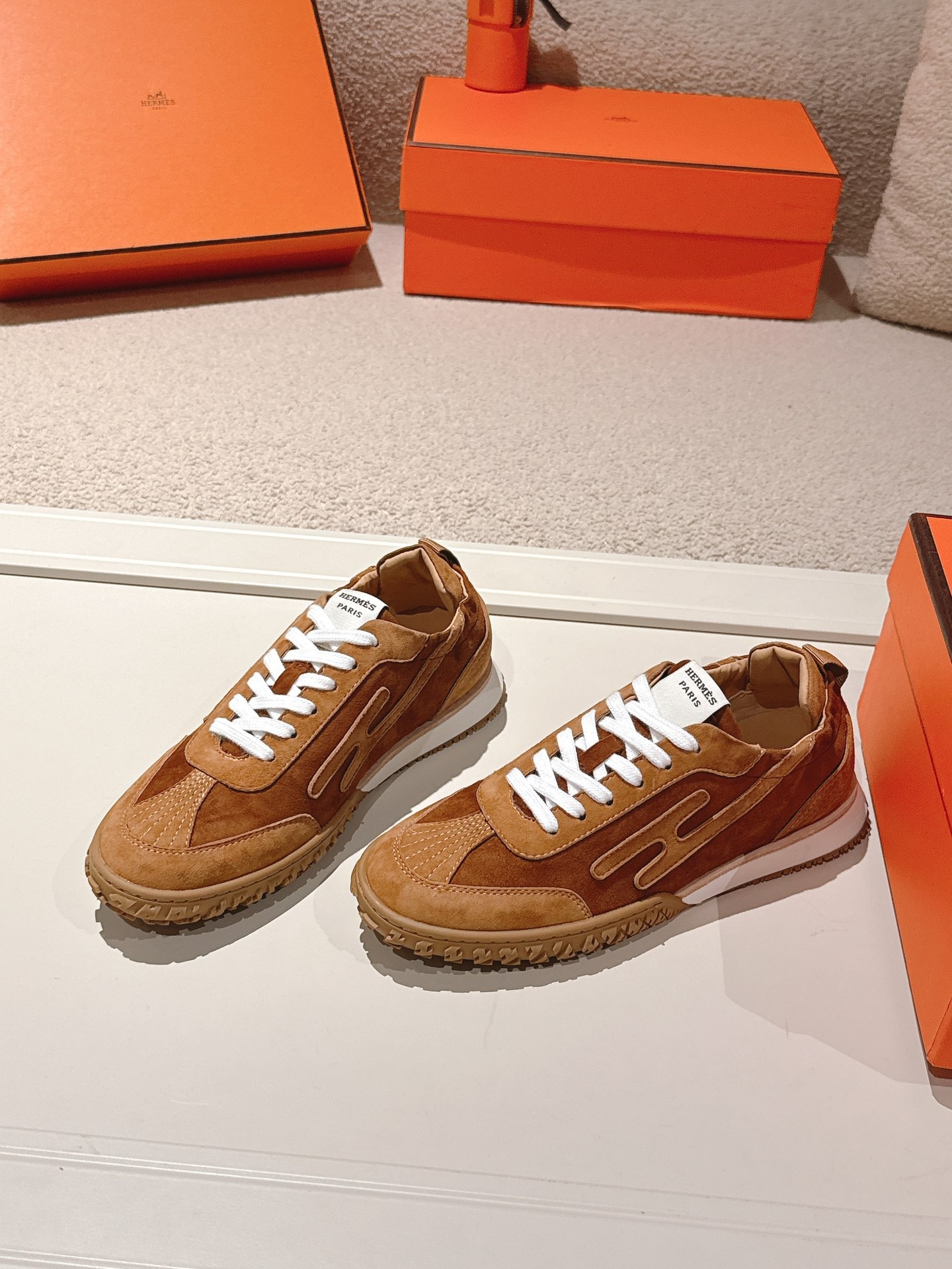 에*메스 스웨이드 스니커즈