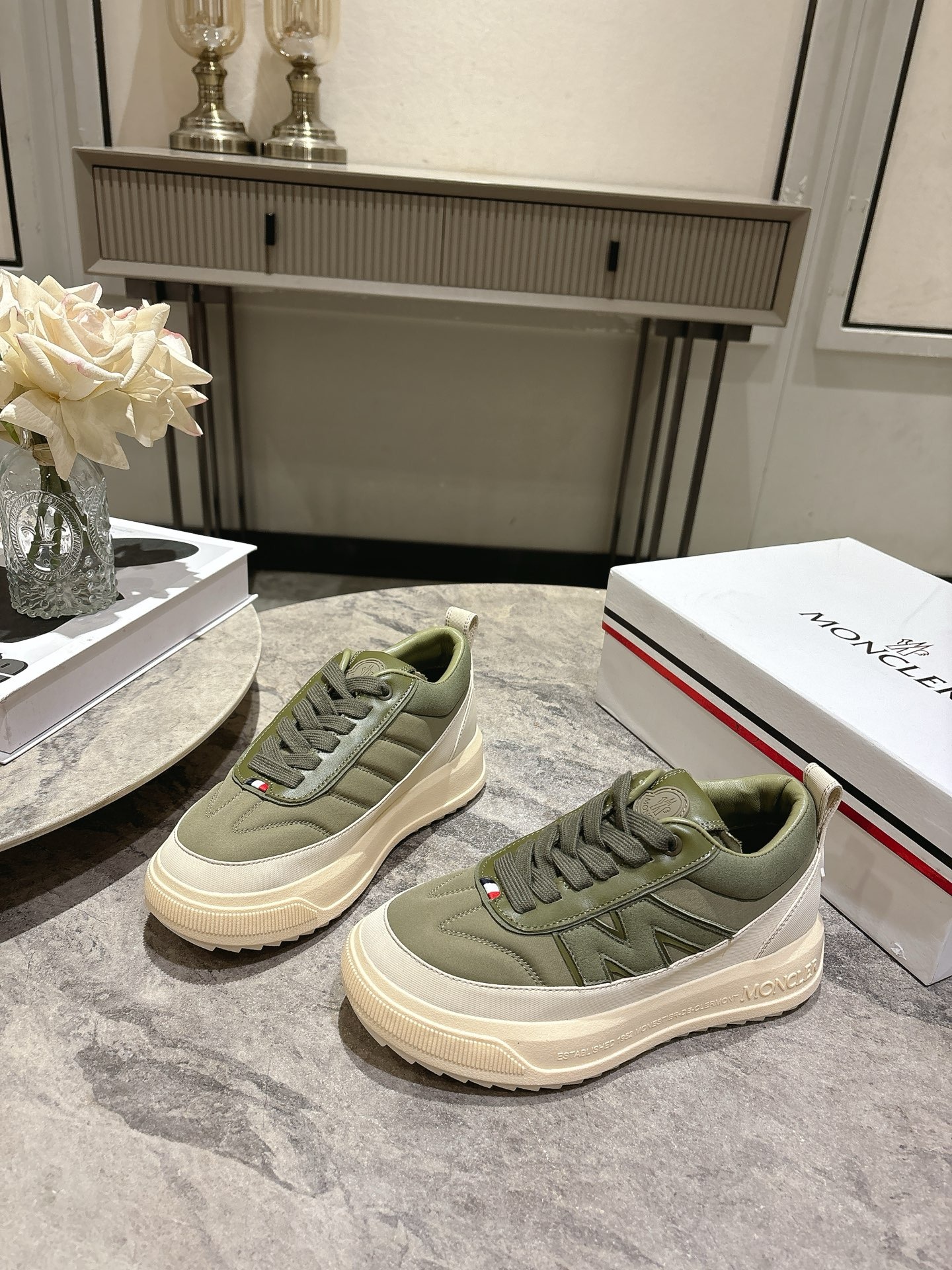 몽*레르 알티브 누벅 스웨이드 스니커즈