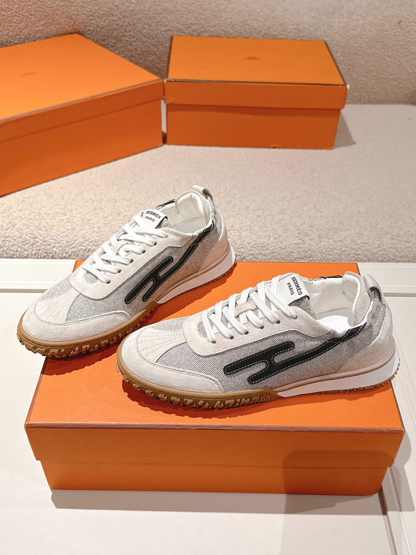 에*메스 스웨이드 스니커즈