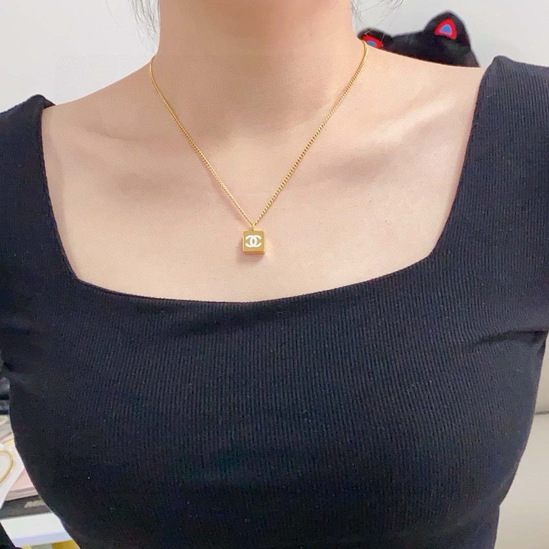 샤* 신상 골드&화이트 양면 목걸이