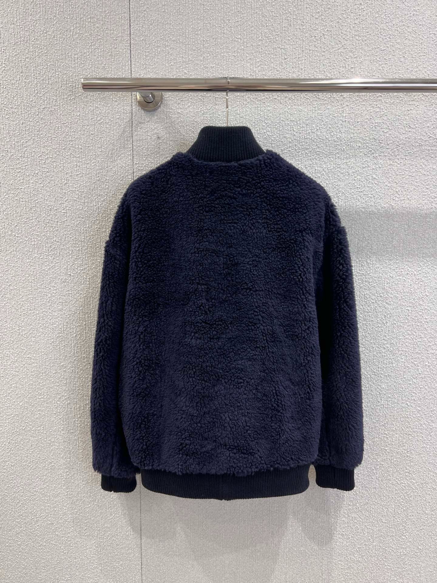 프*다 25FW 신상 하이넥 울 폴라폴리스 집업