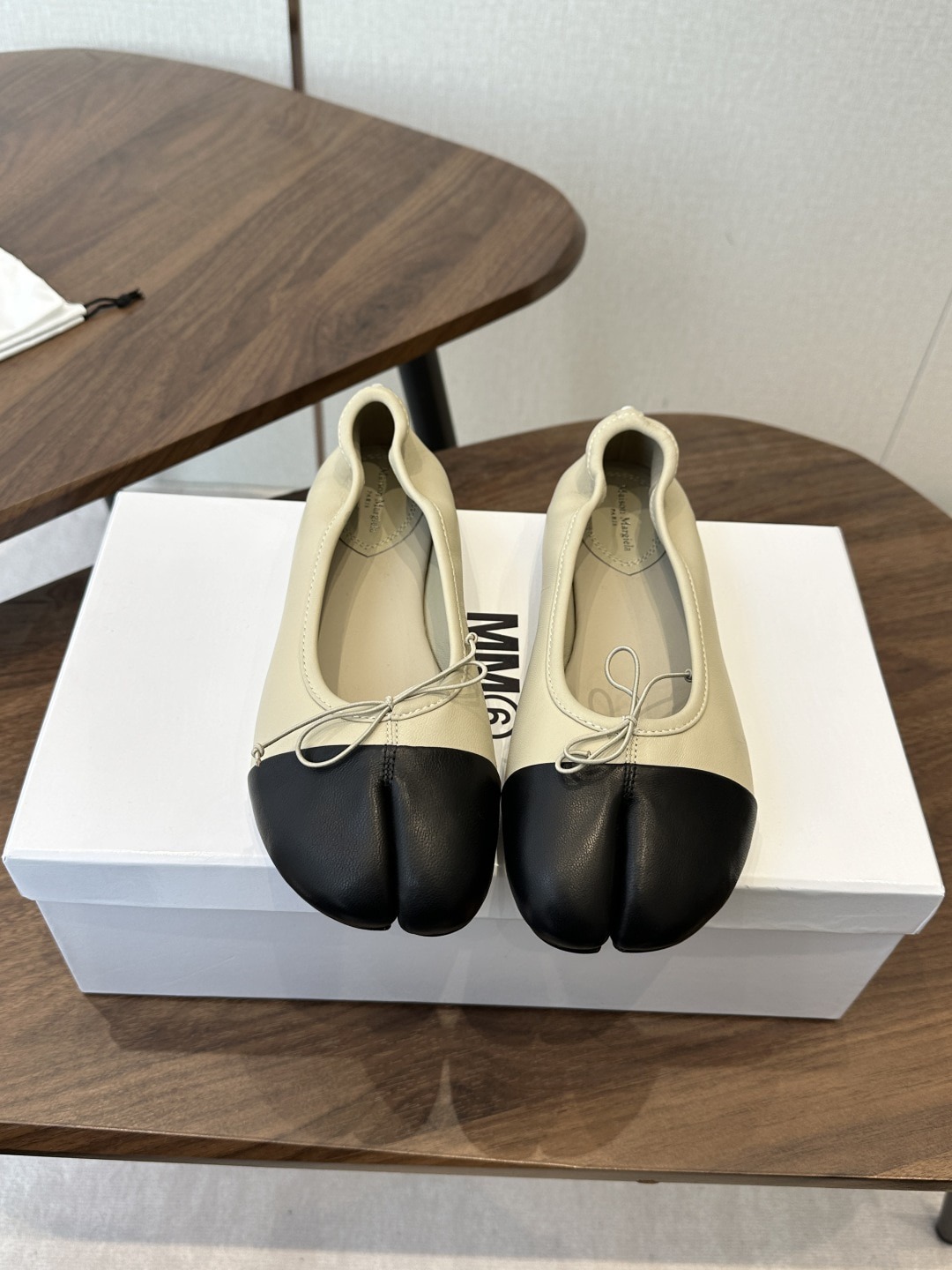 메*마르제엘라 26ss 발레 플랫슈즈