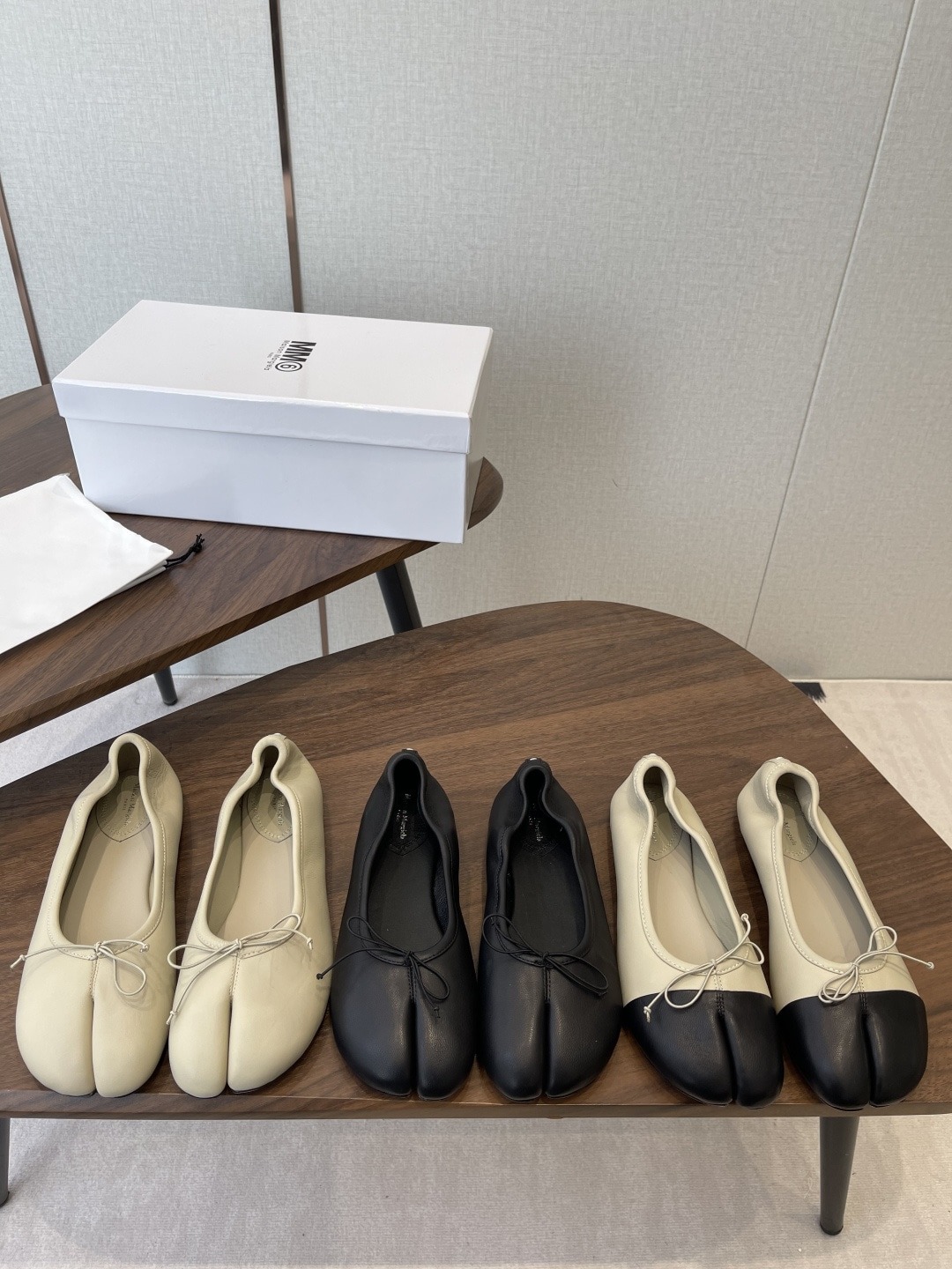 메*마르제엘라 26ss 발레 플랫슈즈