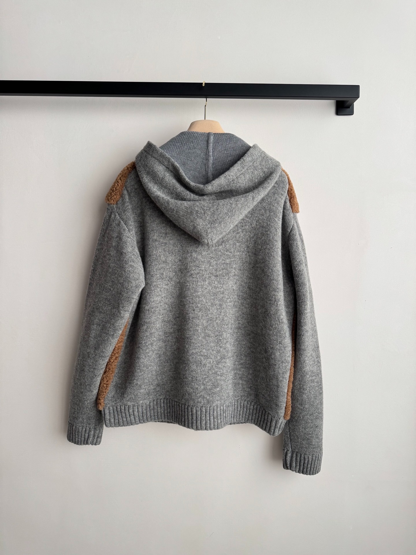 미*미* 코튼 울 패치 후드 점퍼