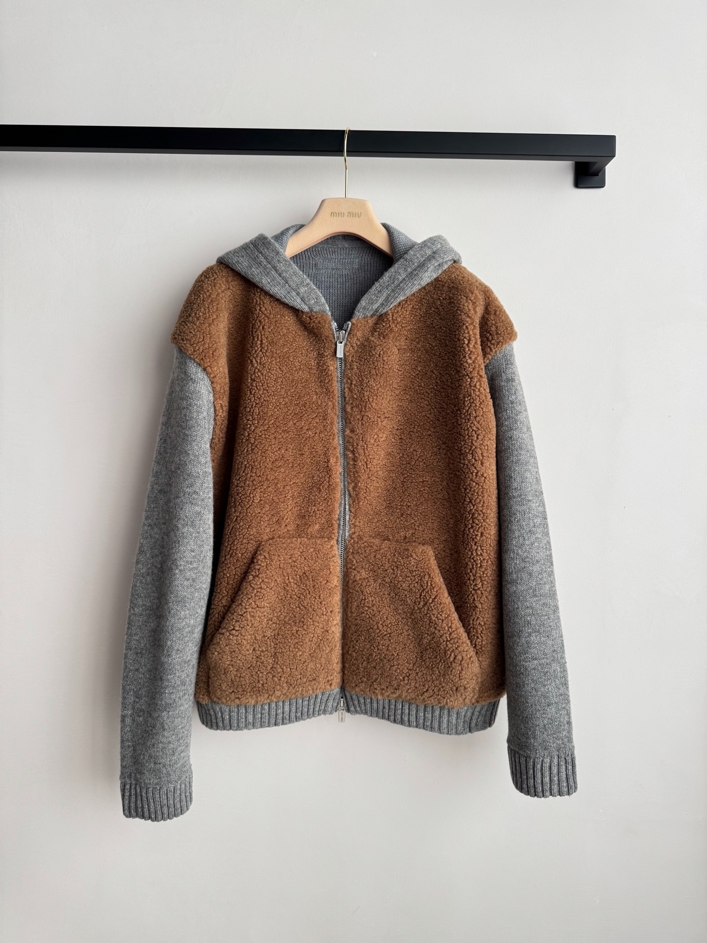 미*미* 코튼 울 패치 후드 점퍼