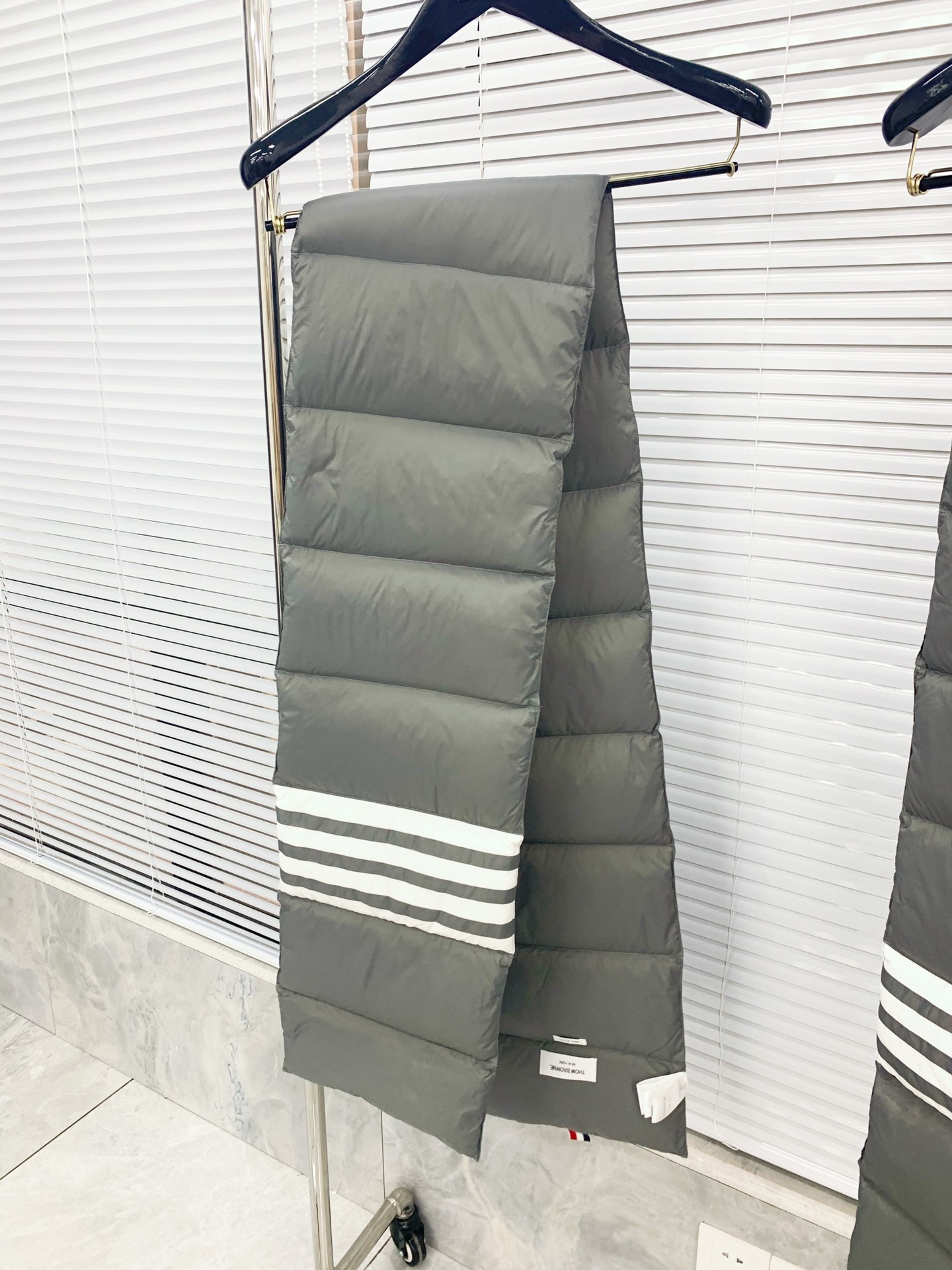 톰*라운 쿼드 패딩 머플러