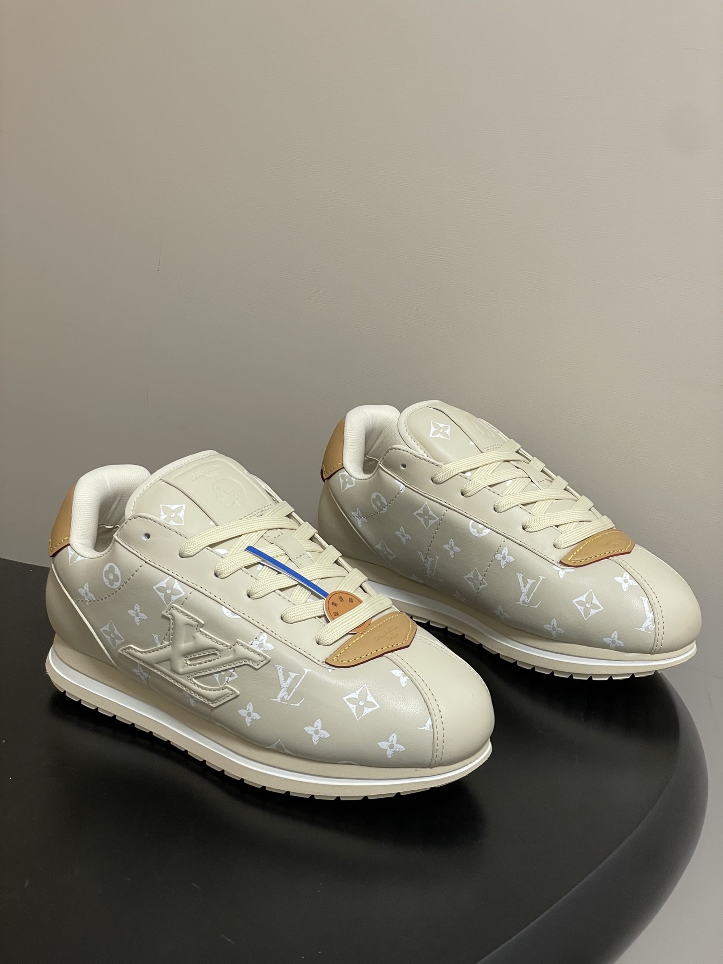 루*비통 버터 소프트 통굽 스니커즈