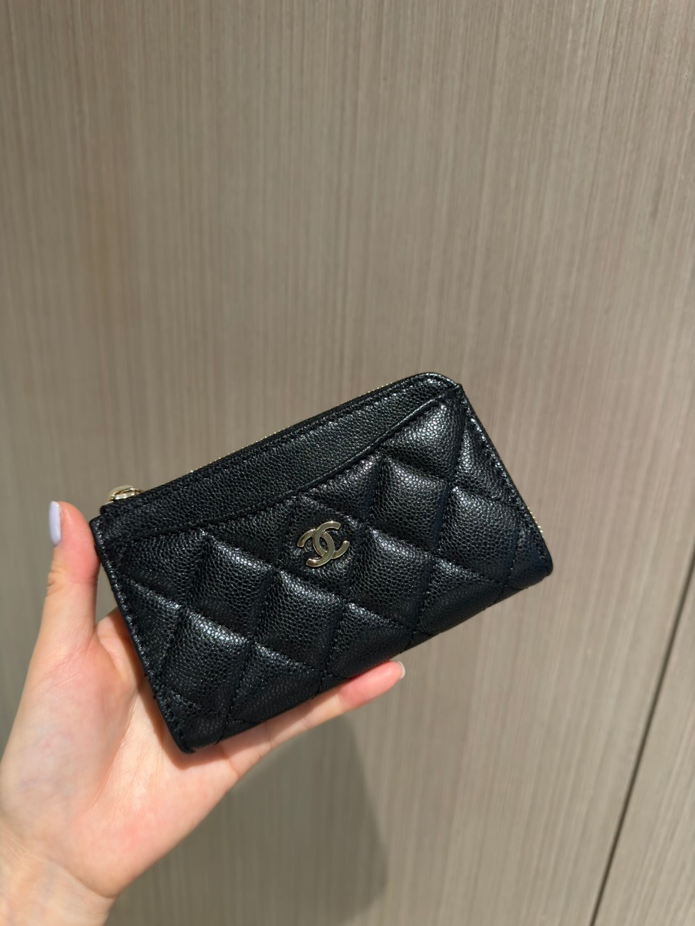 샤* CC로고 캐비어 지퍼 카드 지갑 AP3179