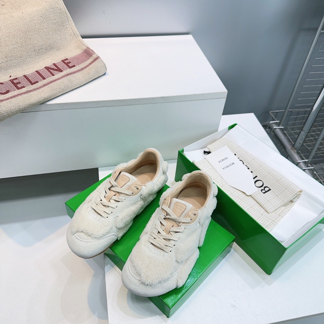 보*가베네타 26 신상 스웨이드 스니커즈