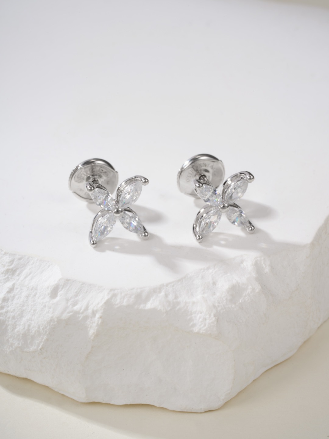 티*니 빅토리아 이어링